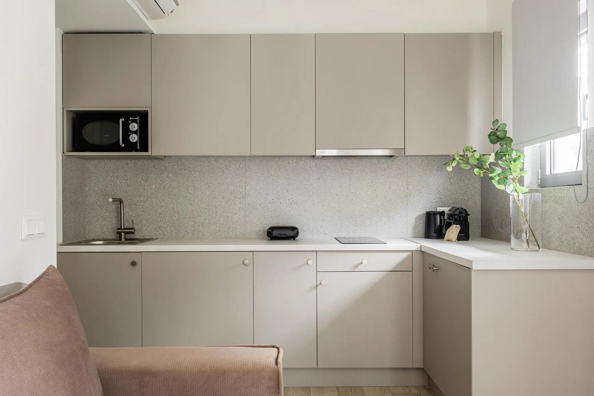 Coffee/tea facilities in Sol by Zoia Living