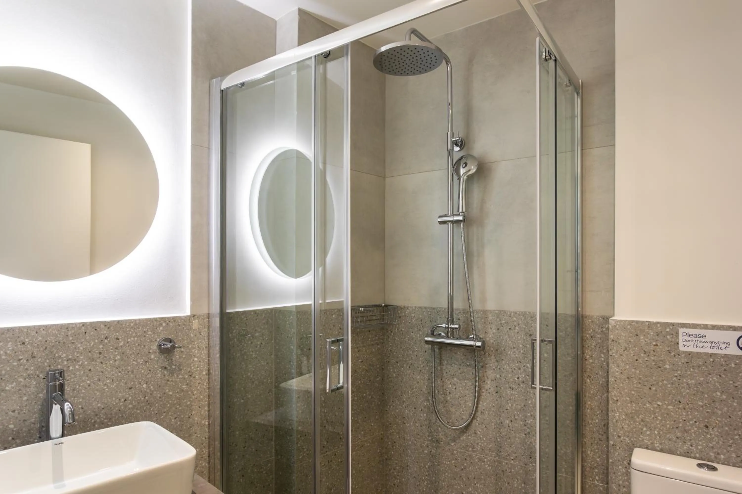 Shower in Sol by Zoia Living
