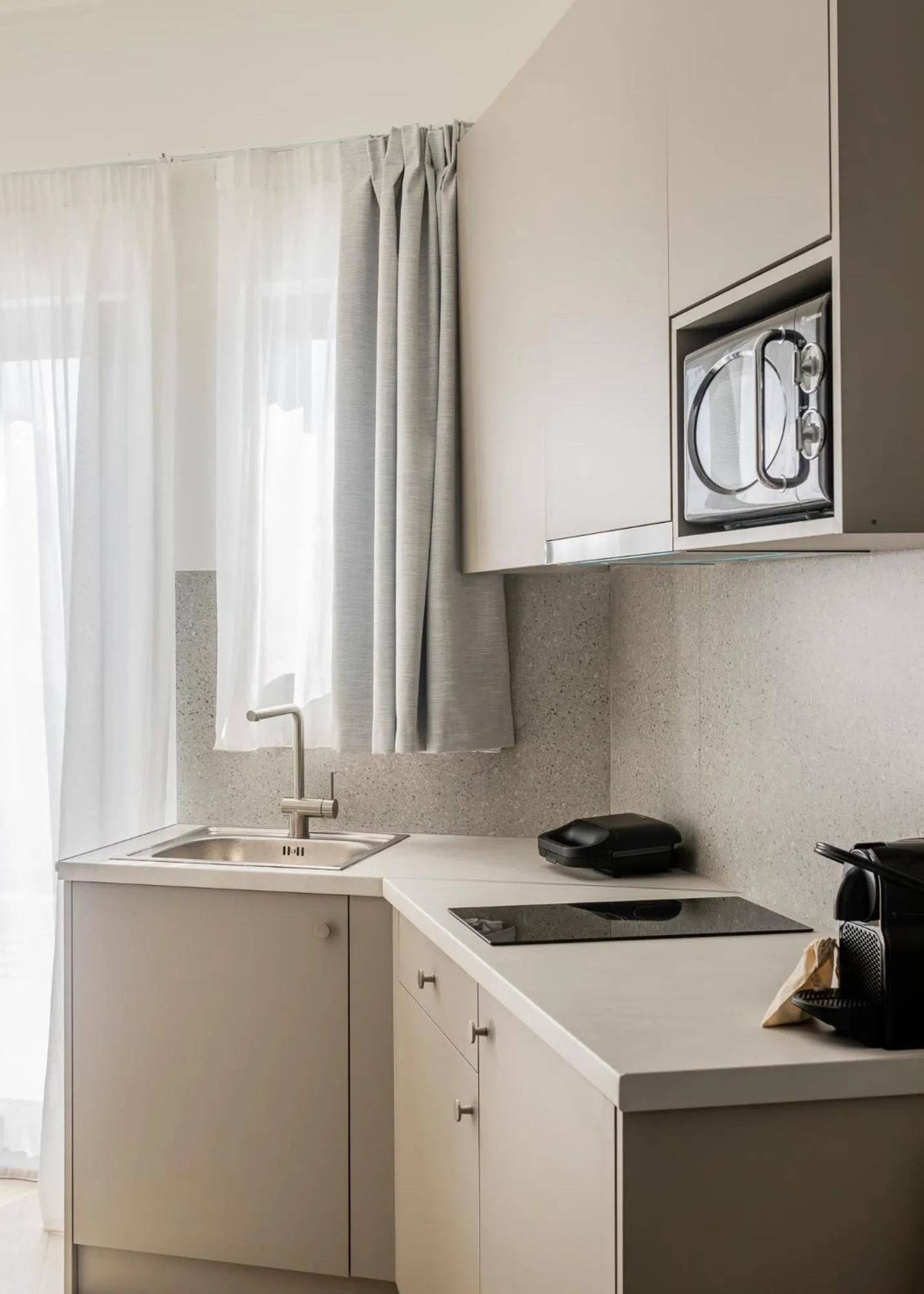 Coffee/tea facilities in Sol by Zoia Living