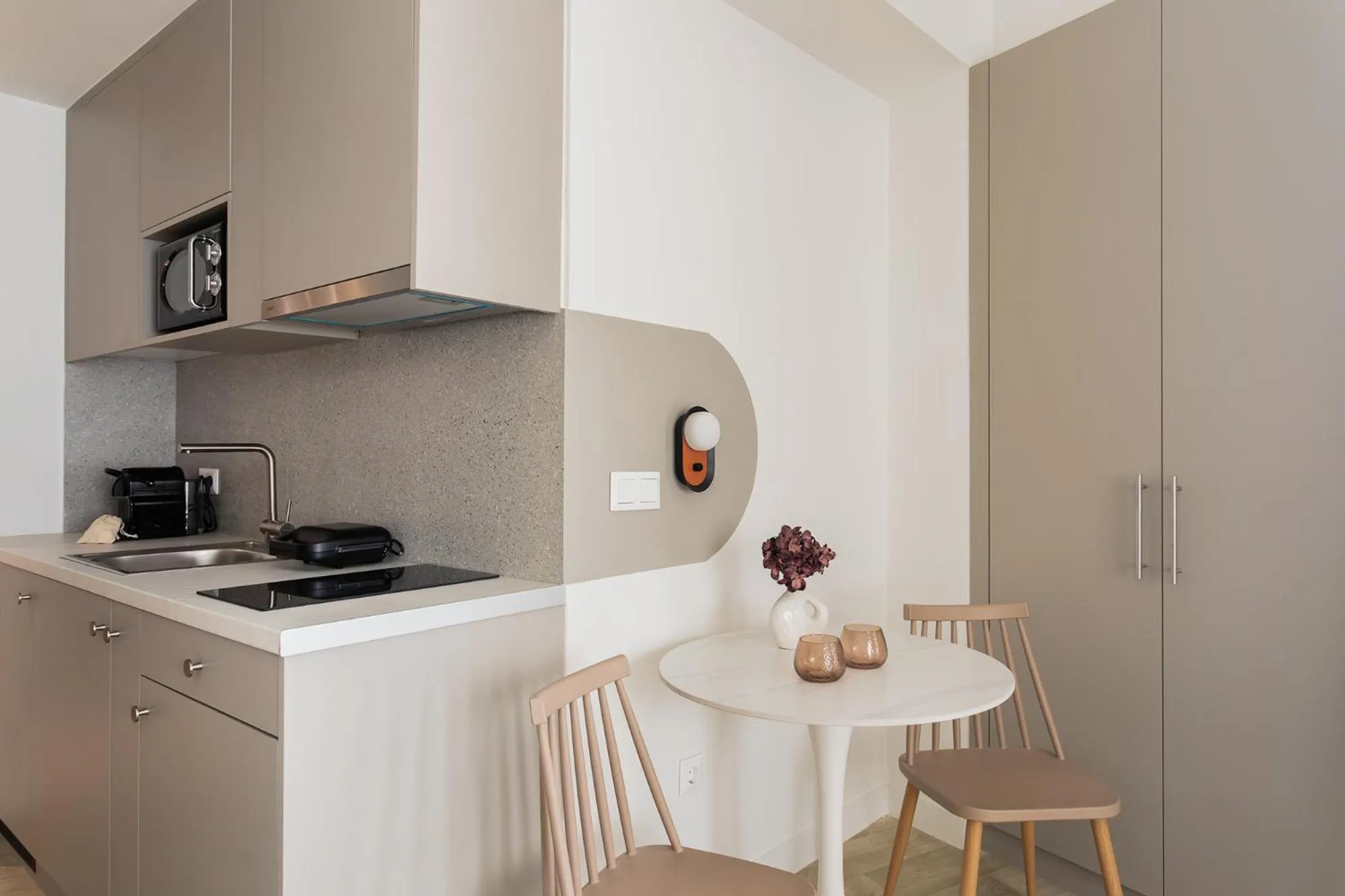Coffee/tea facilities in Sol by Zoia Living