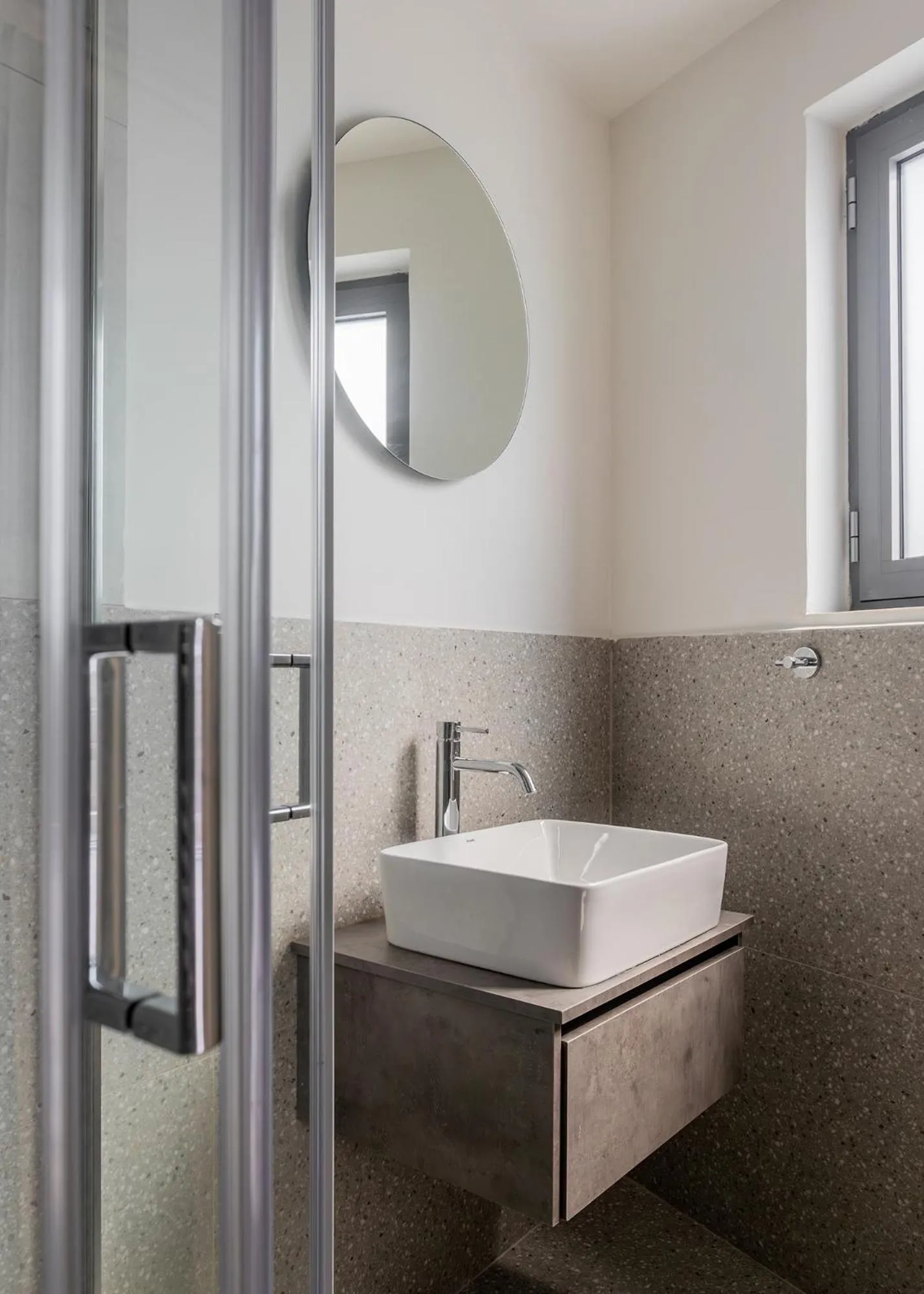 Shower in Sol by Zoia Living