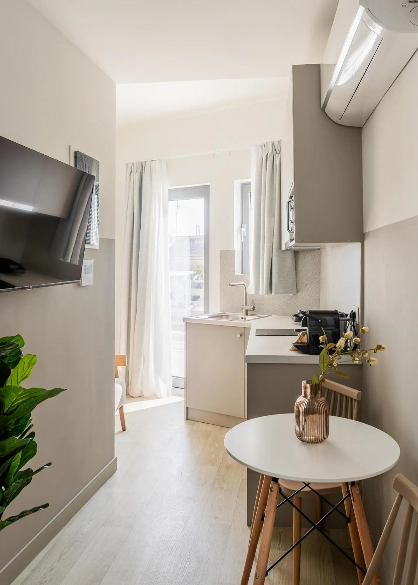 Kitchen or kitchenette in Sol by Zoia Living