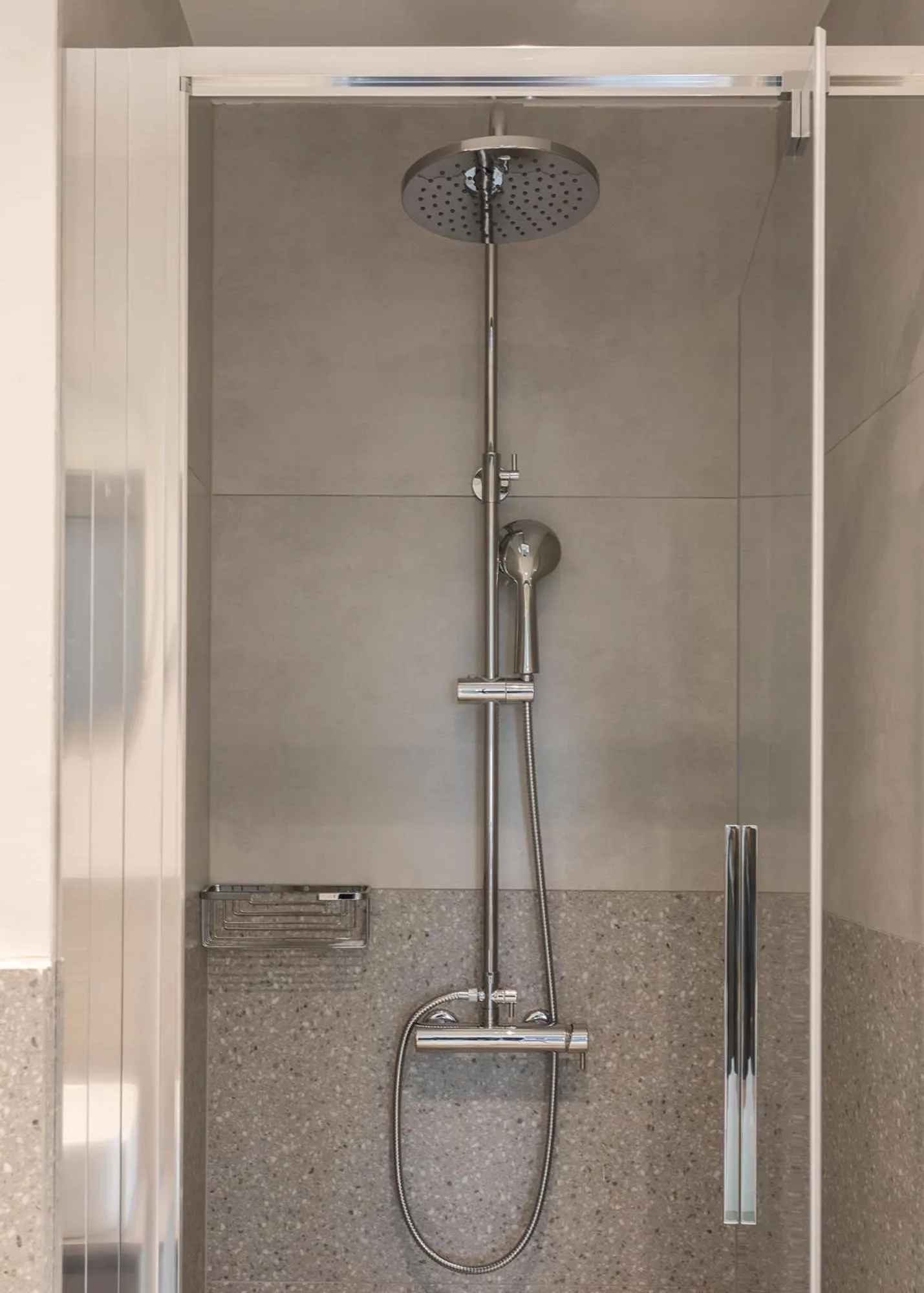 Shower in Sol by Zoia Living