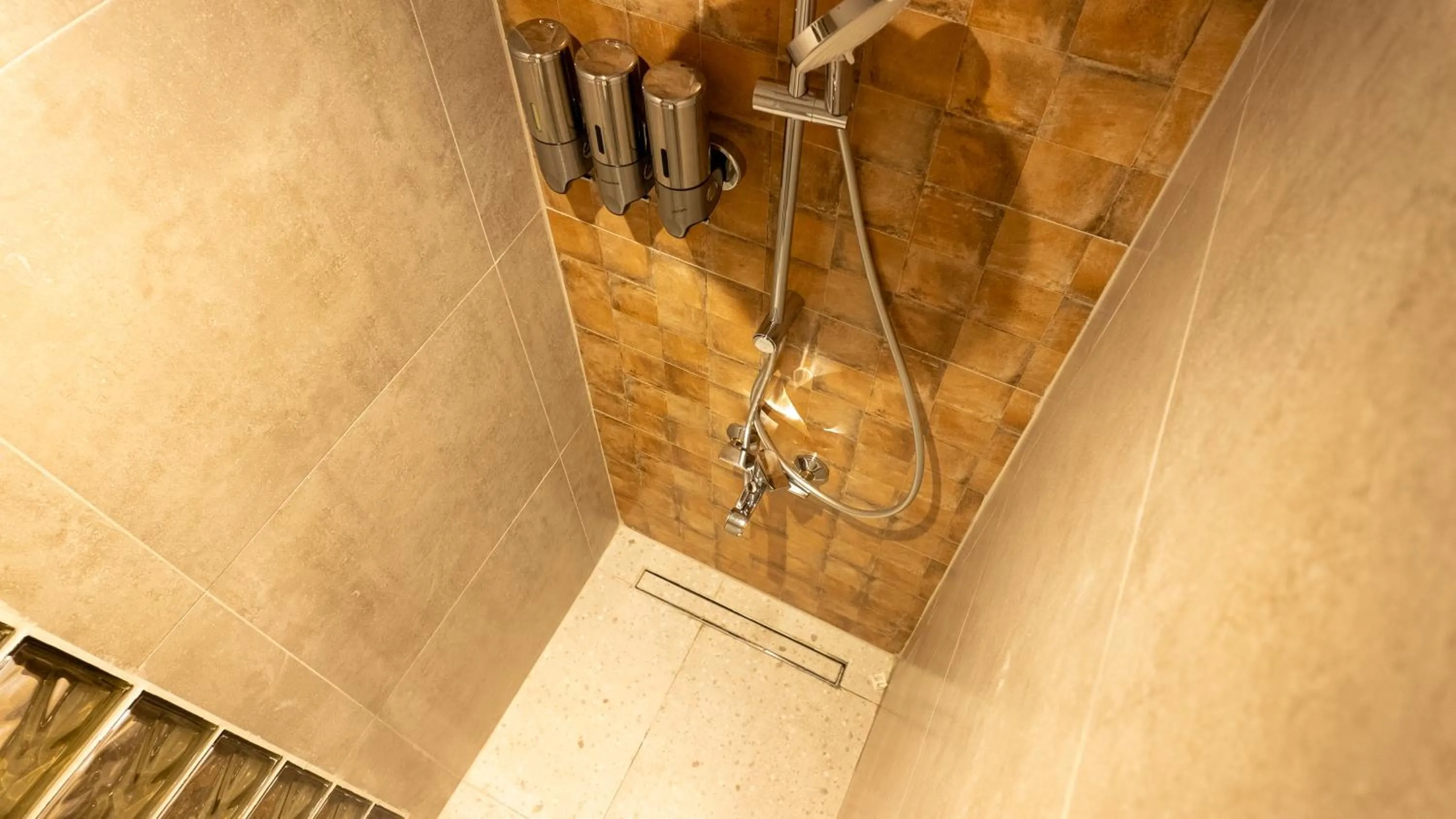 Bathroom in Rempart Hotel