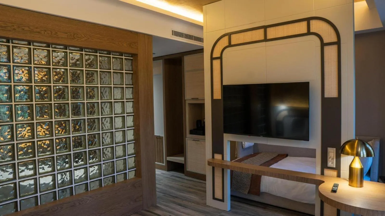 TV and multimedia in Rempart Hotel