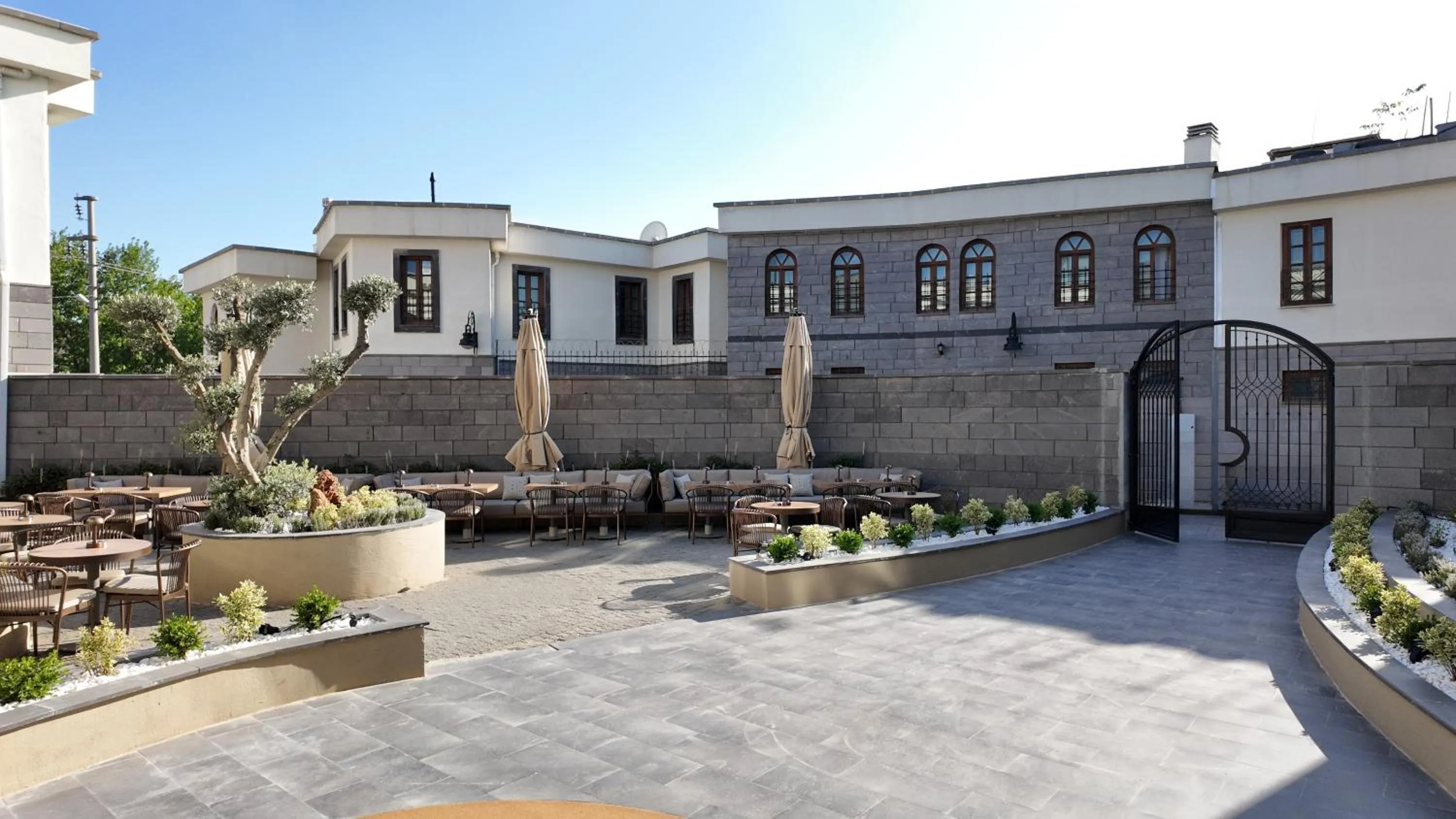 Garden view in Rempart Hotel