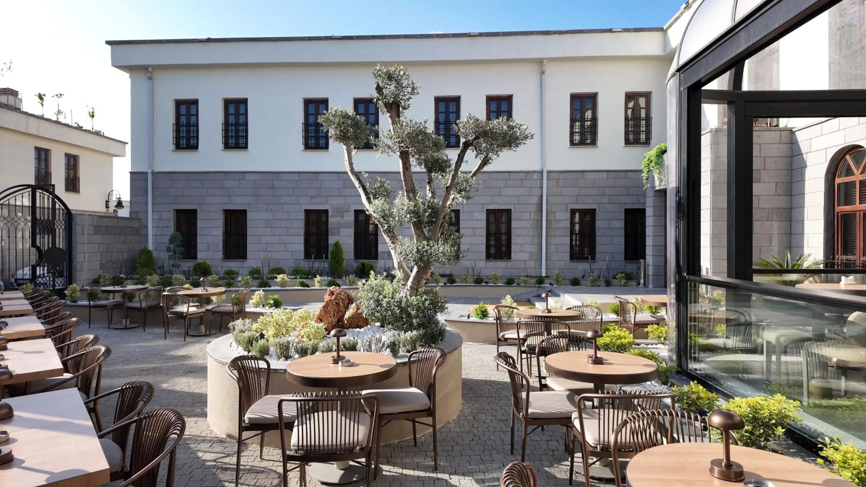 Property building in Rempart Hotel