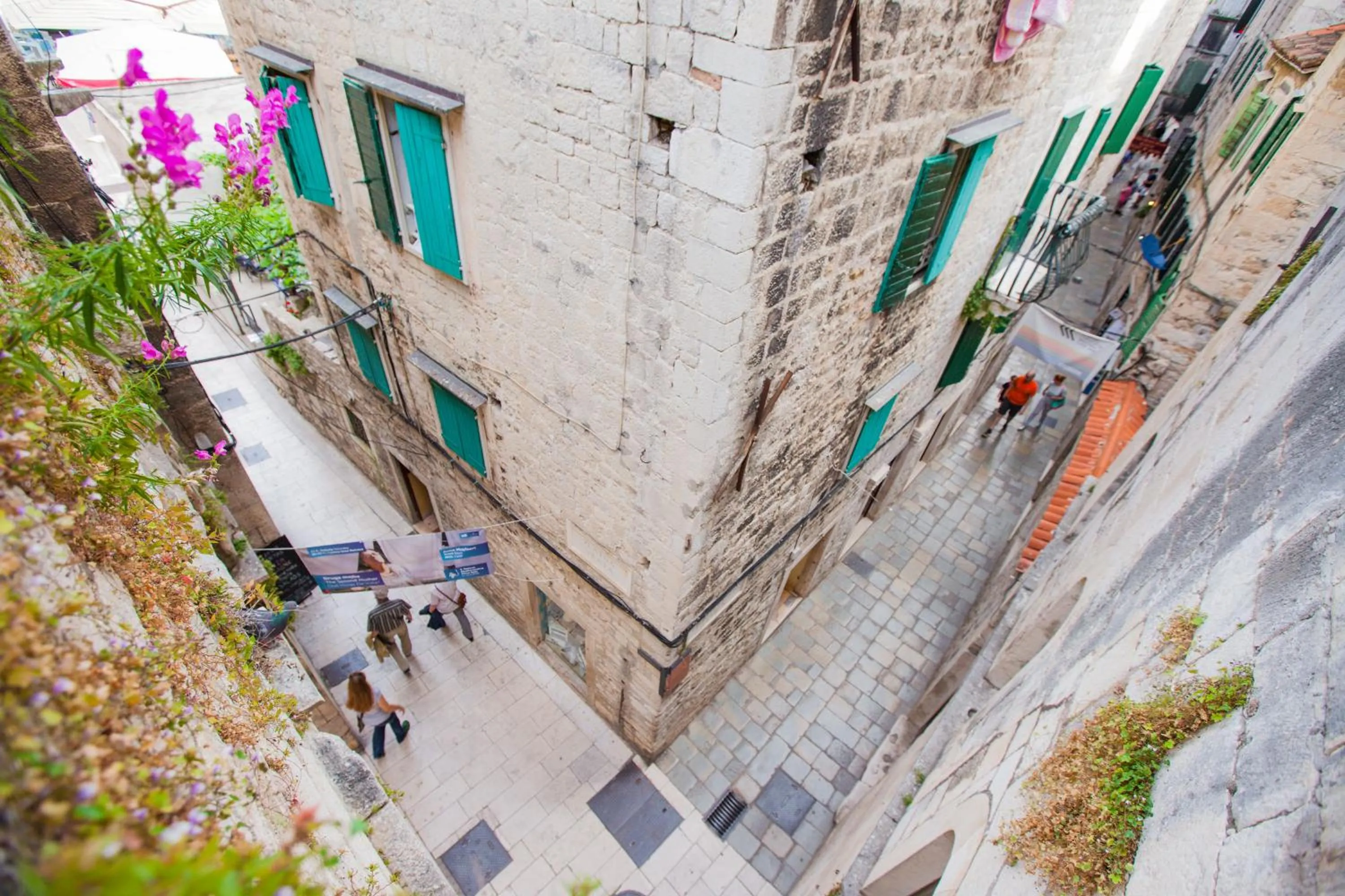 On site in Golden Gate Dream Rooms