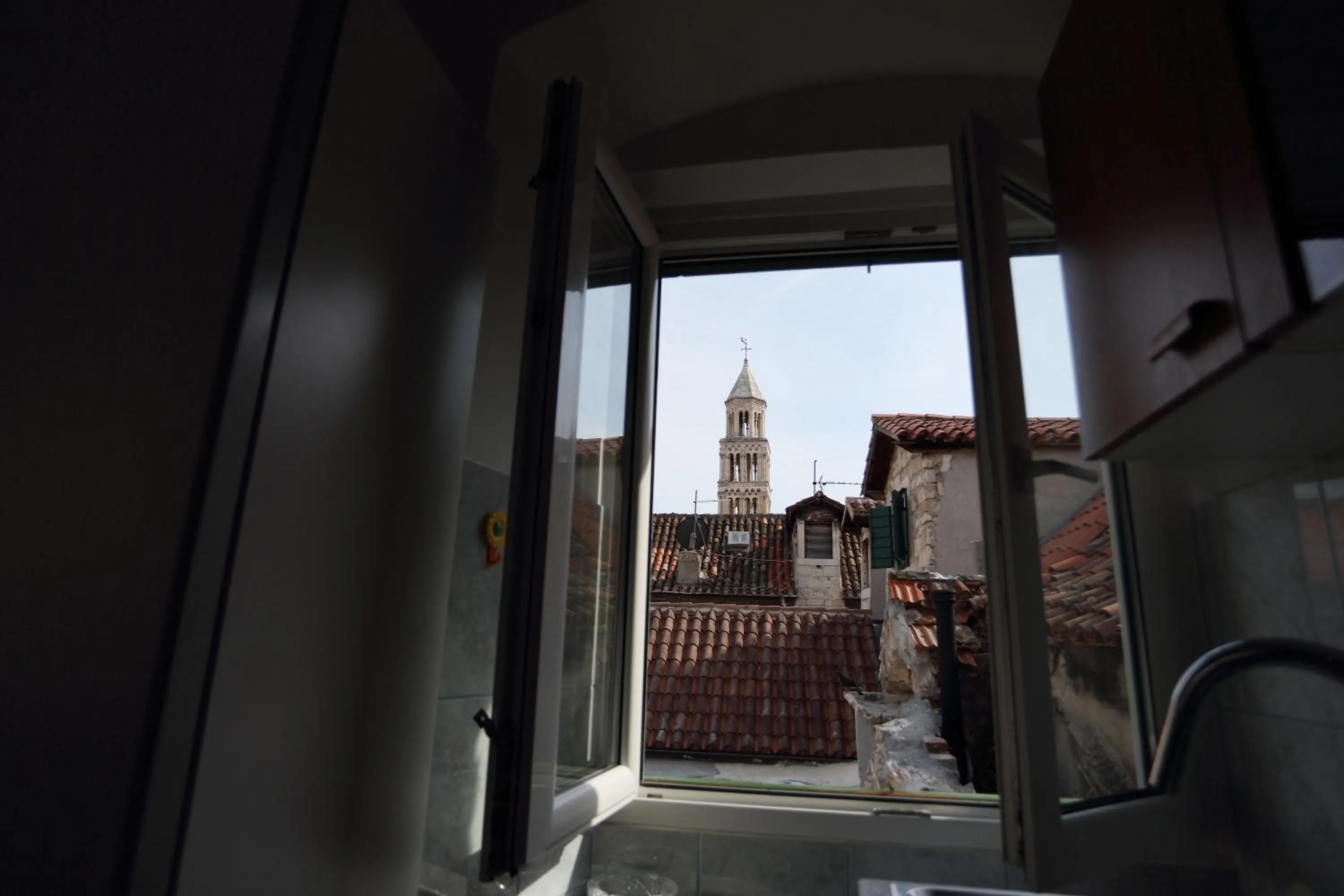 Bedroom in Golden Gate Dream Rooms