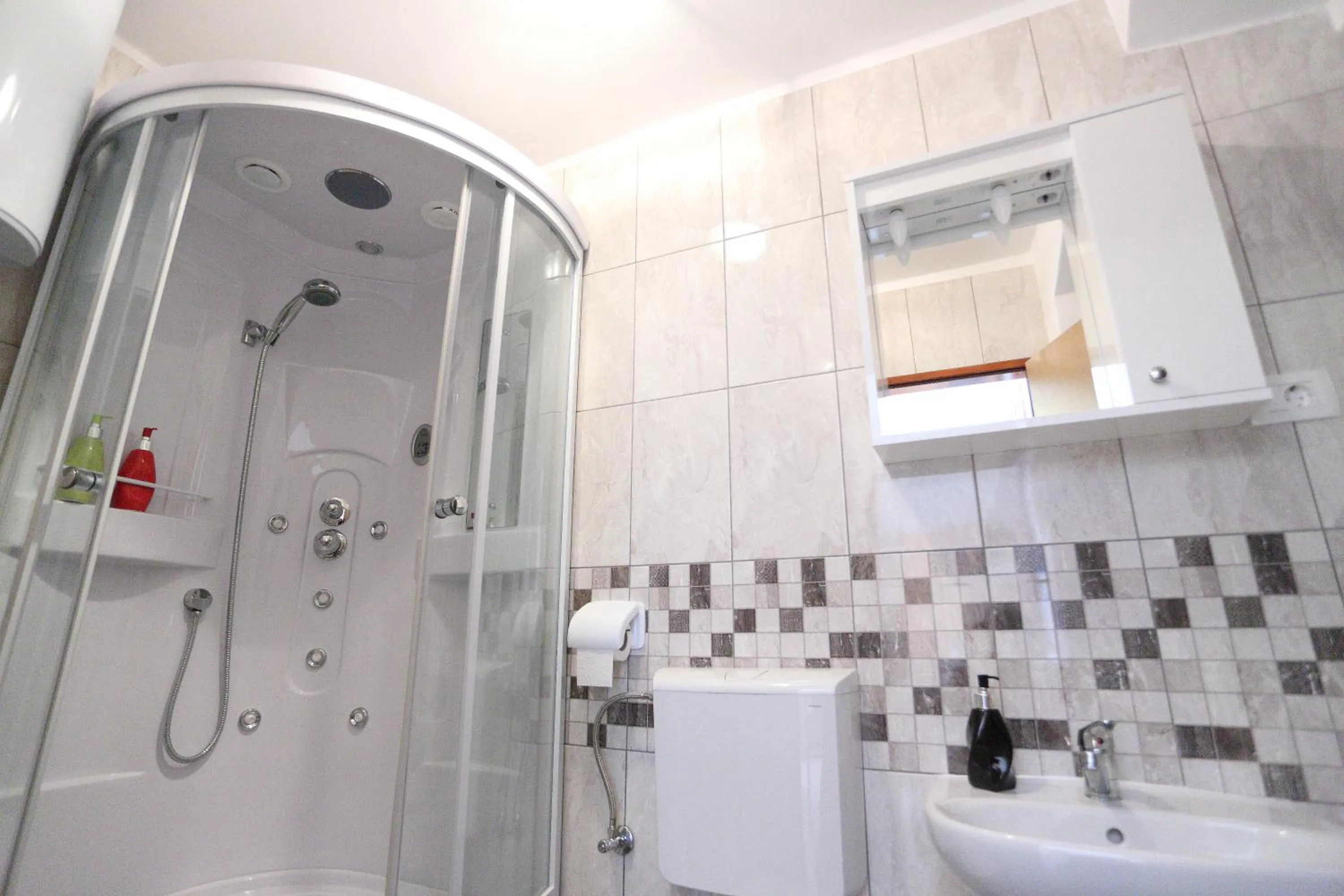 Shower in Golden Gate Dream Rooms