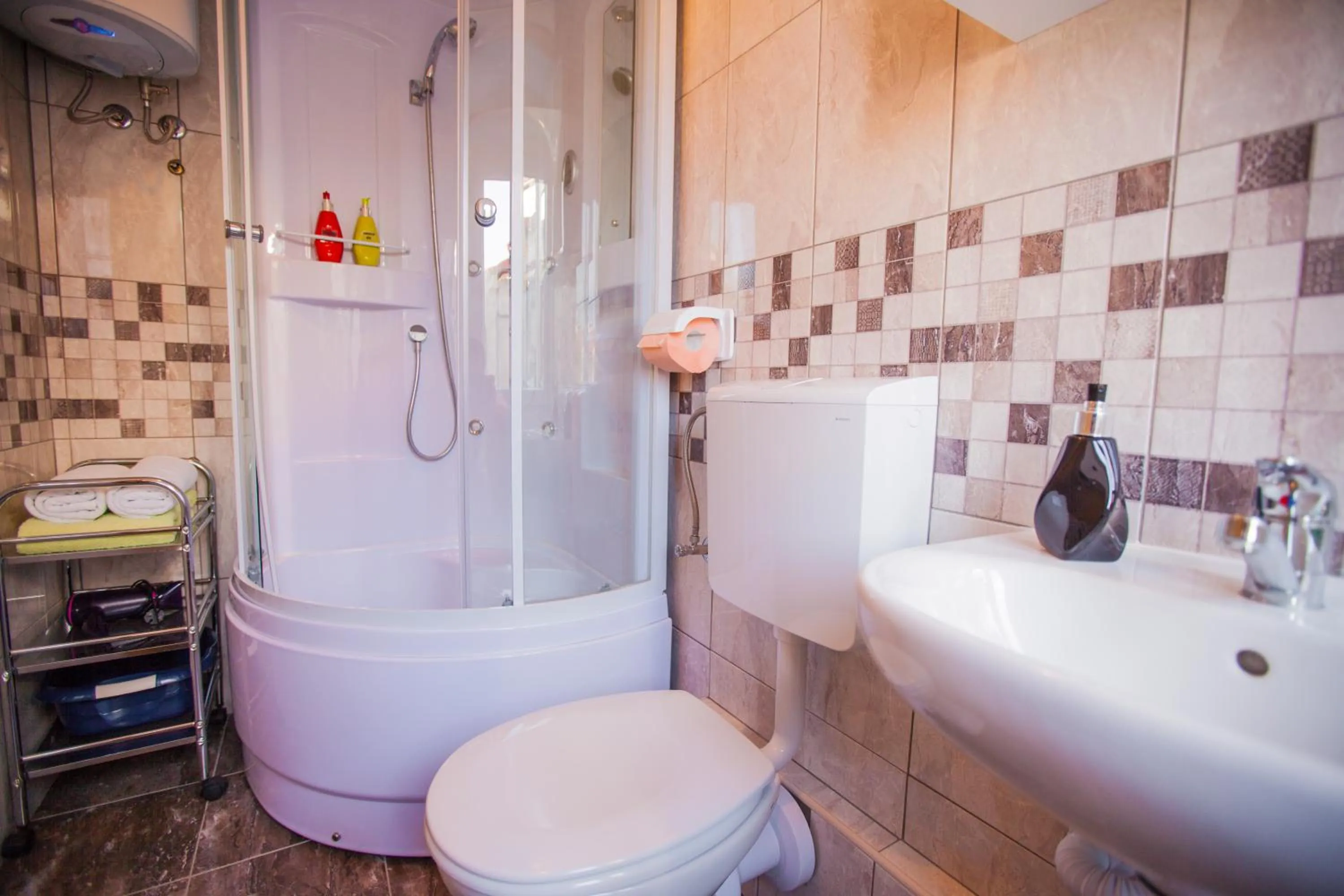 Shower in Golden Gate Dream Rooms