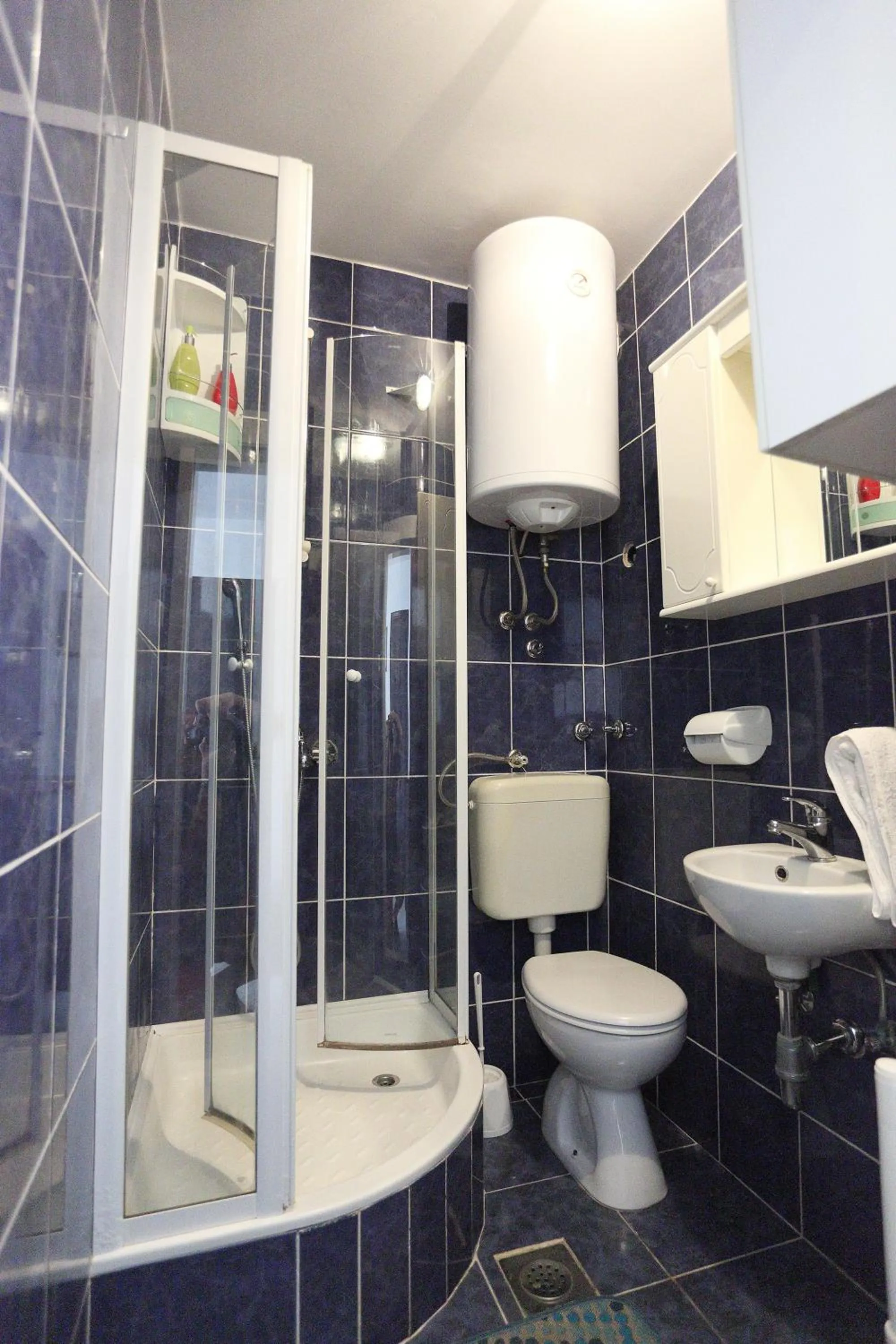 Shower in Golden Gate Dream Rooms