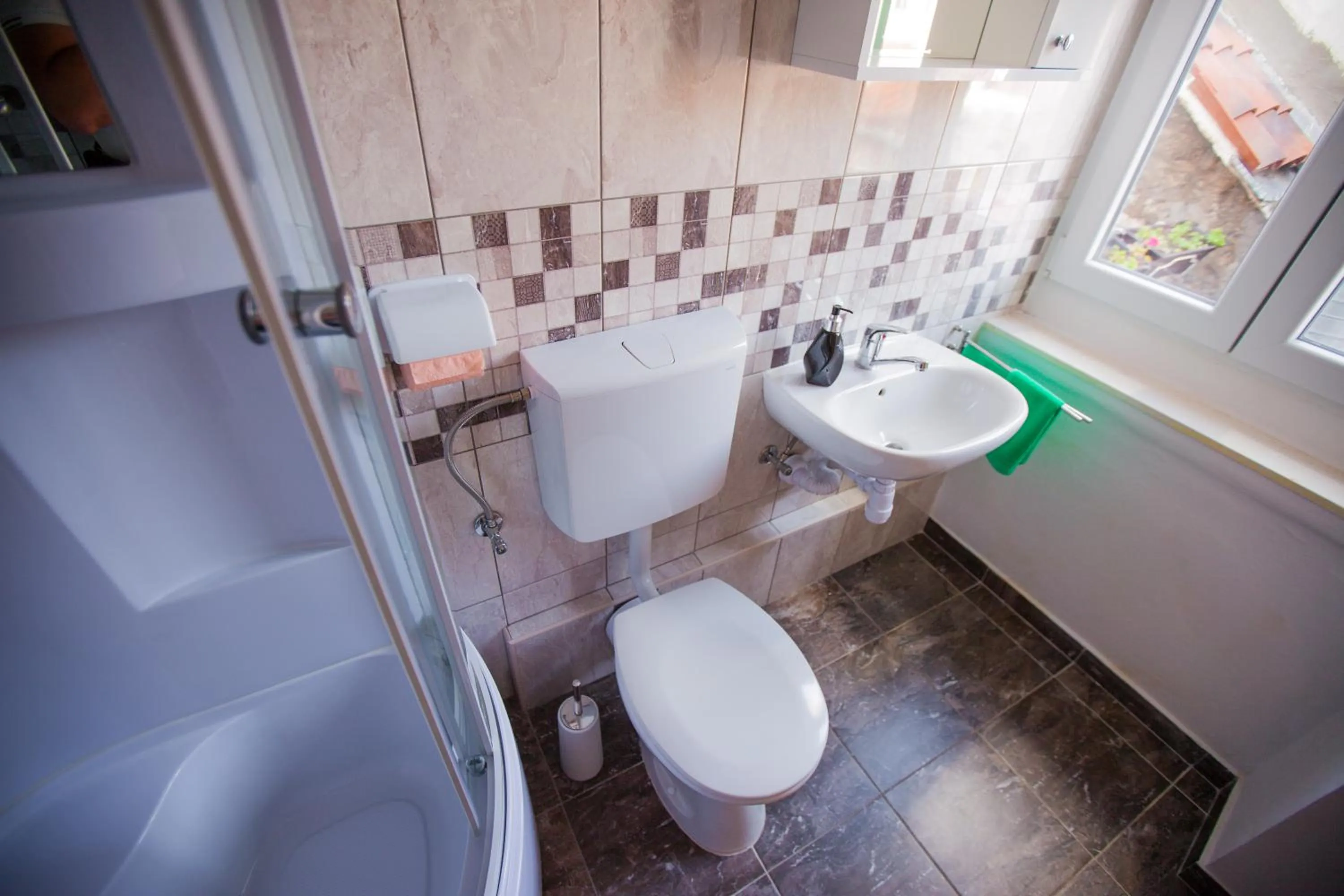 Toilet in Golden Gate Dream Rooms