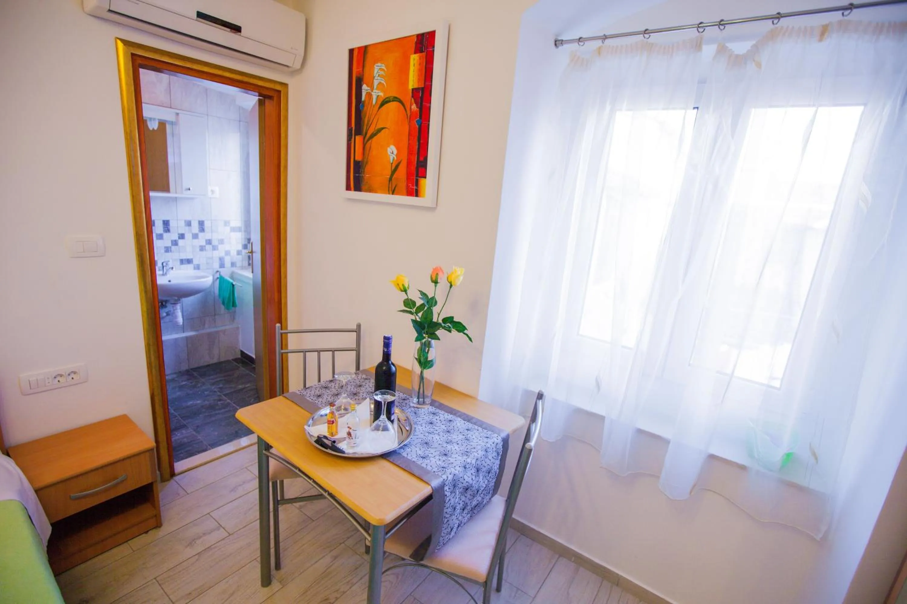 Seating area in Golden Gate Dream Rooms