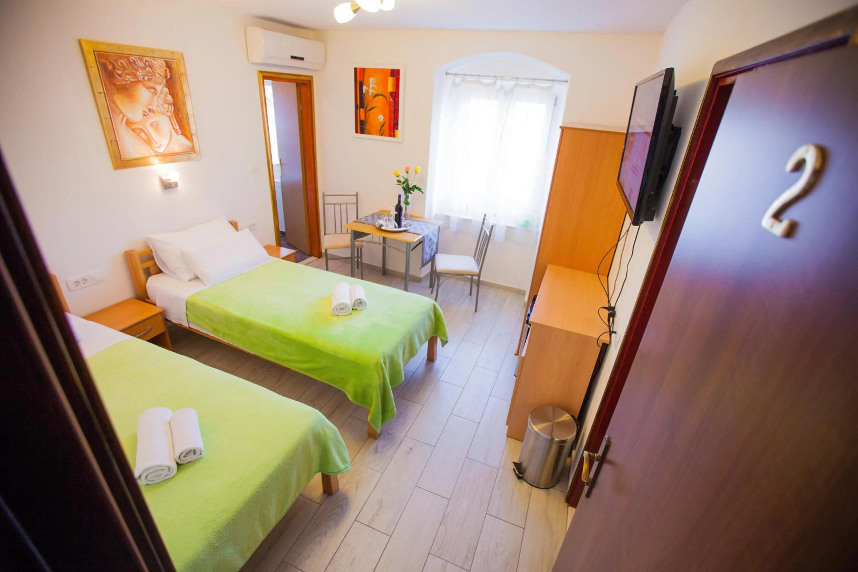 Bedroom, Bed in Golden Gate Dream Rooms