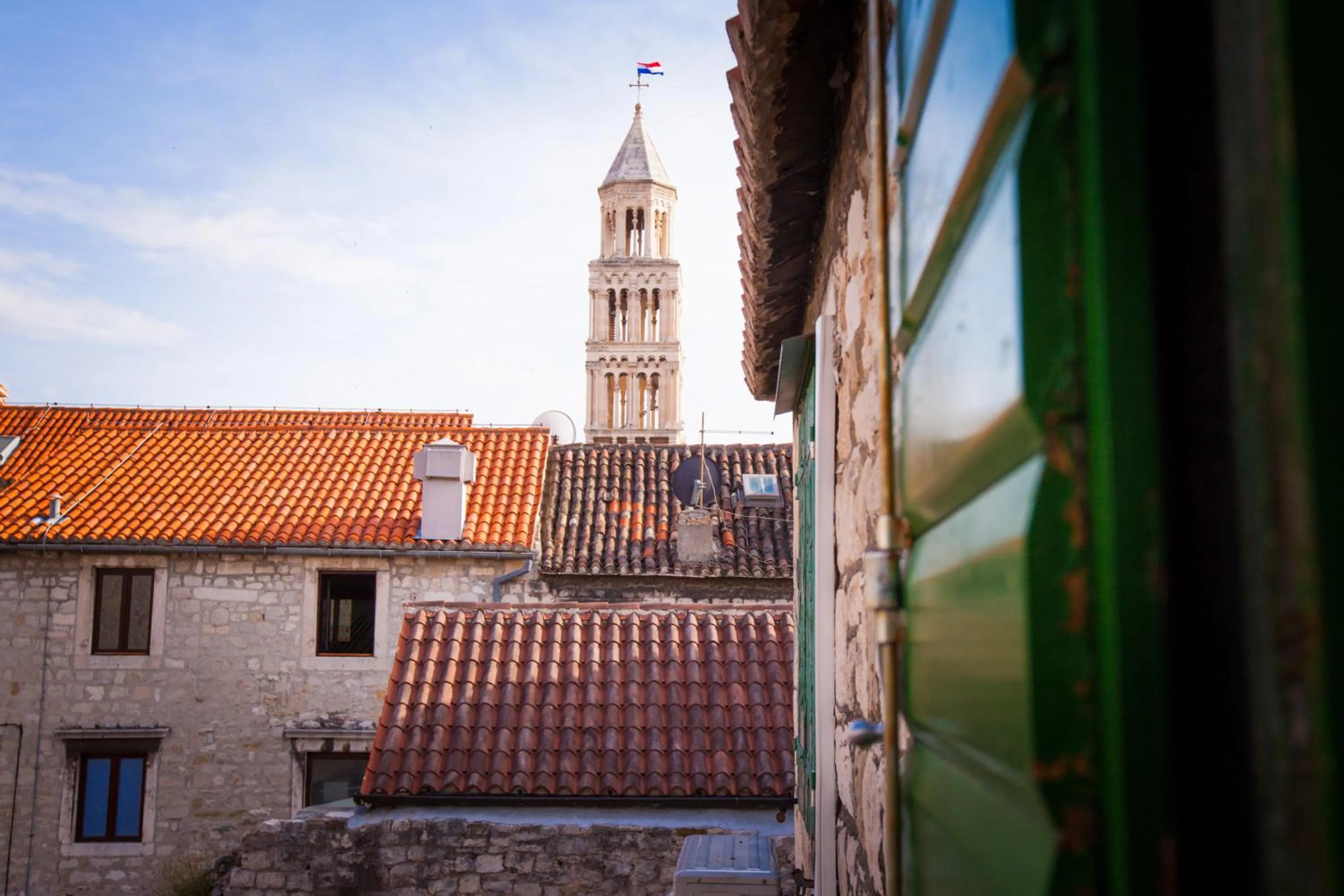 Property building in Golden Gate Dream Rooms