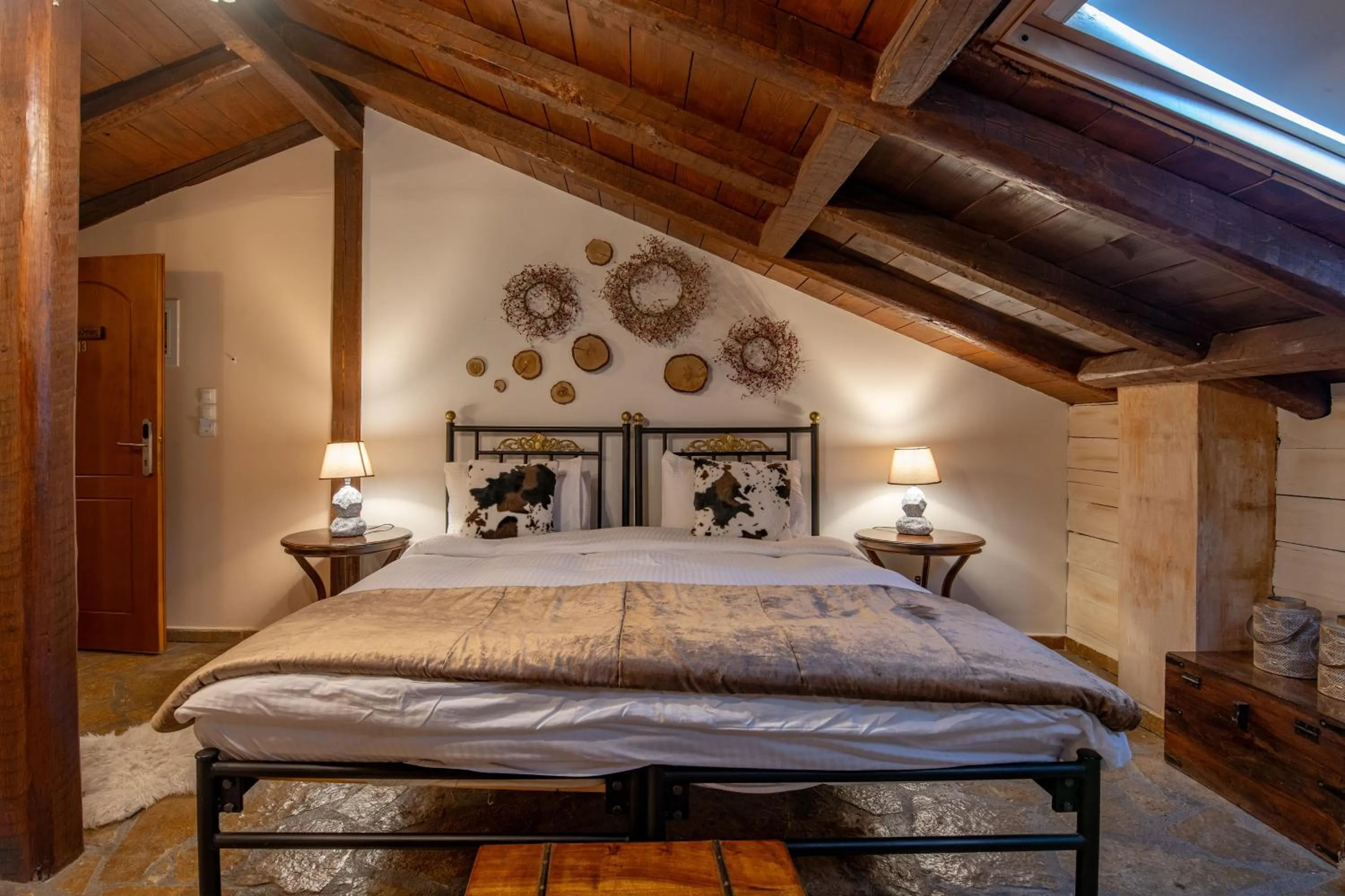 Bed in Archontiko Fiamegou Hotel&Spa