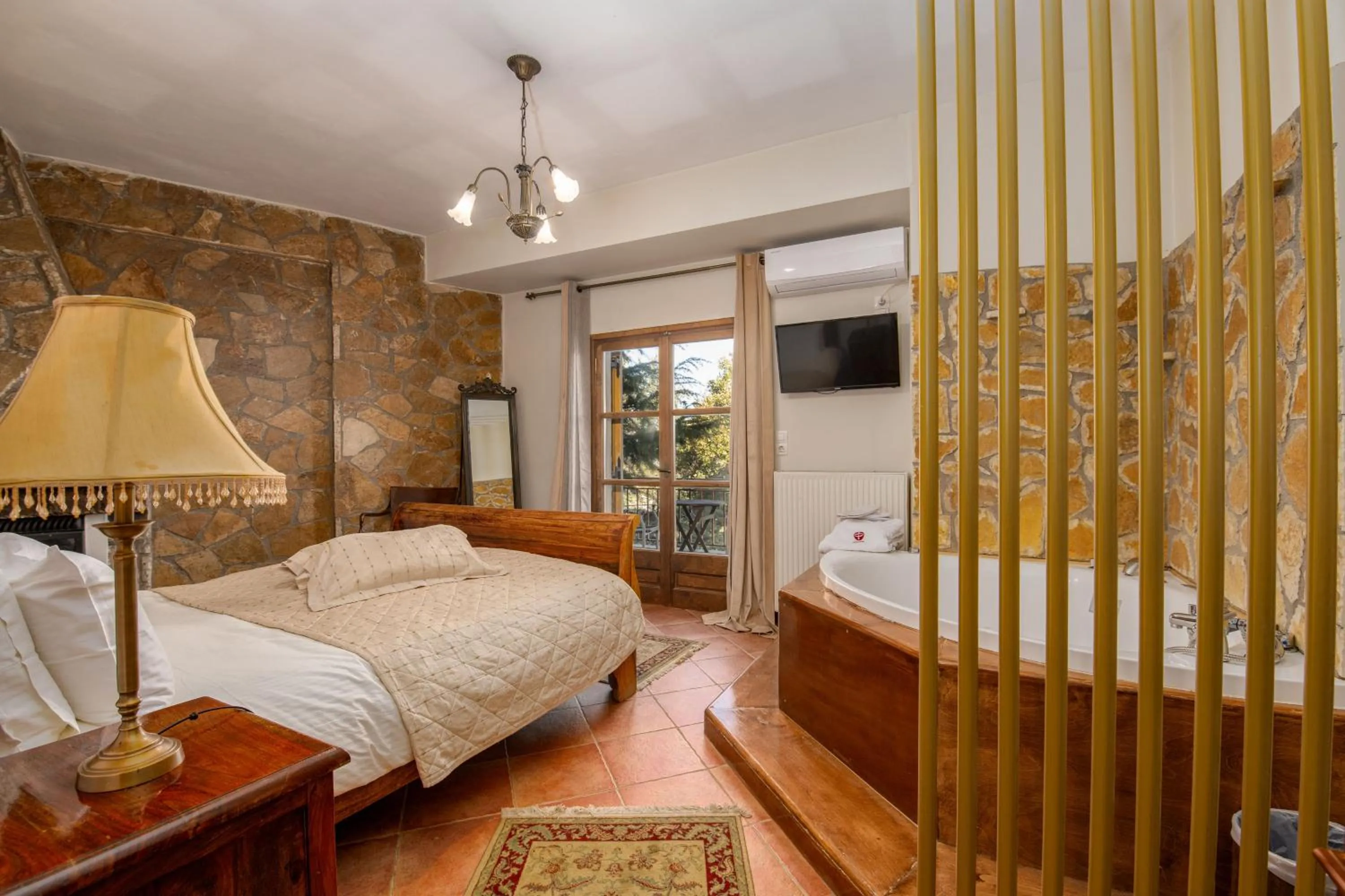 Bed in Archontiko Fiamegou Hotel&Spa