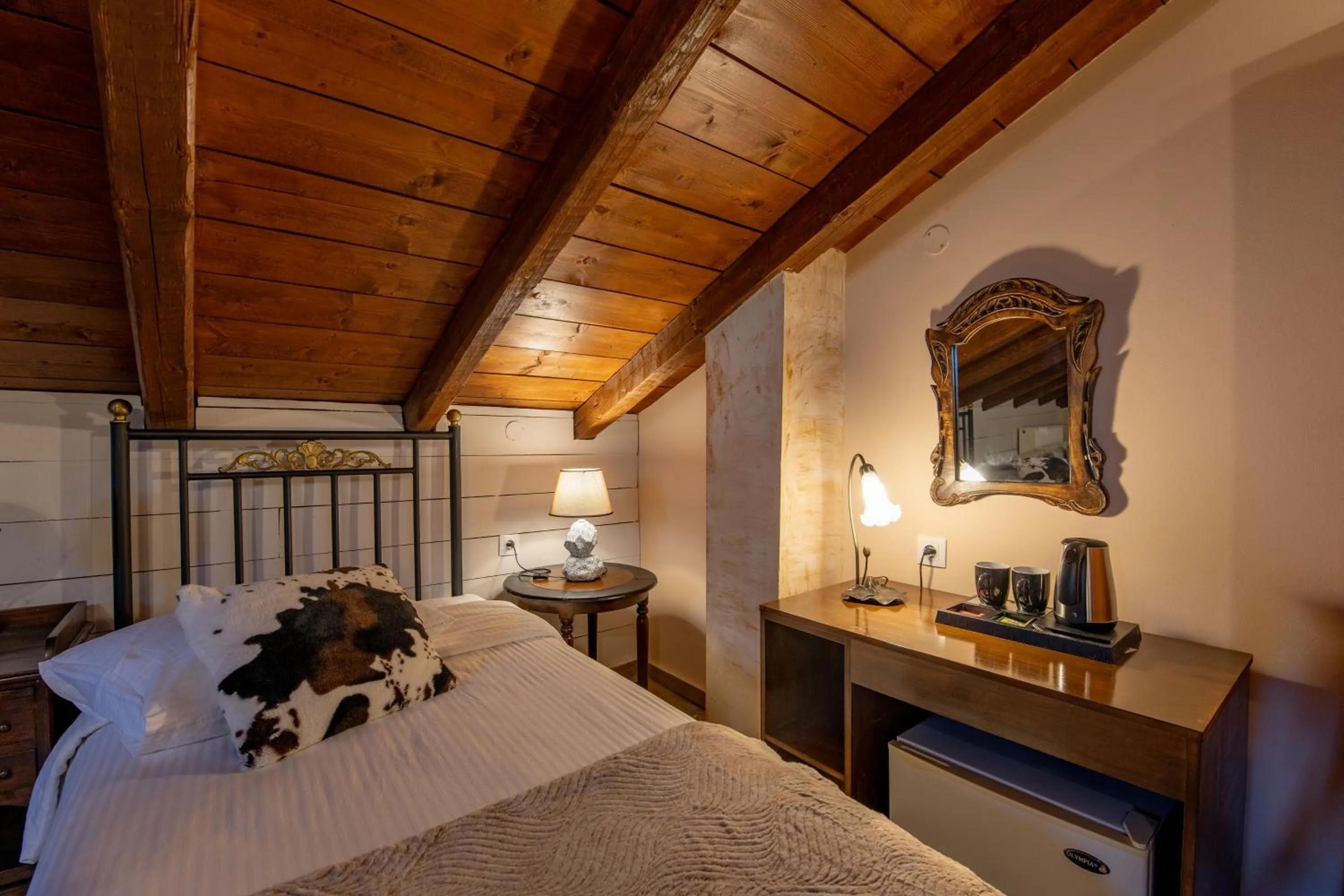 Bed in Archontiko Fiamegou Hotel&Spa