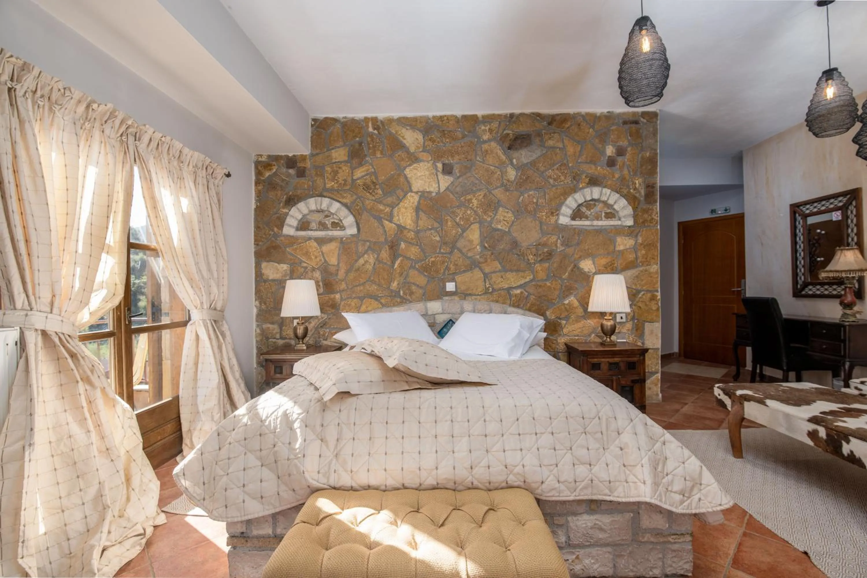 Bed in Archontiko Fiamegou Hotel&Spa