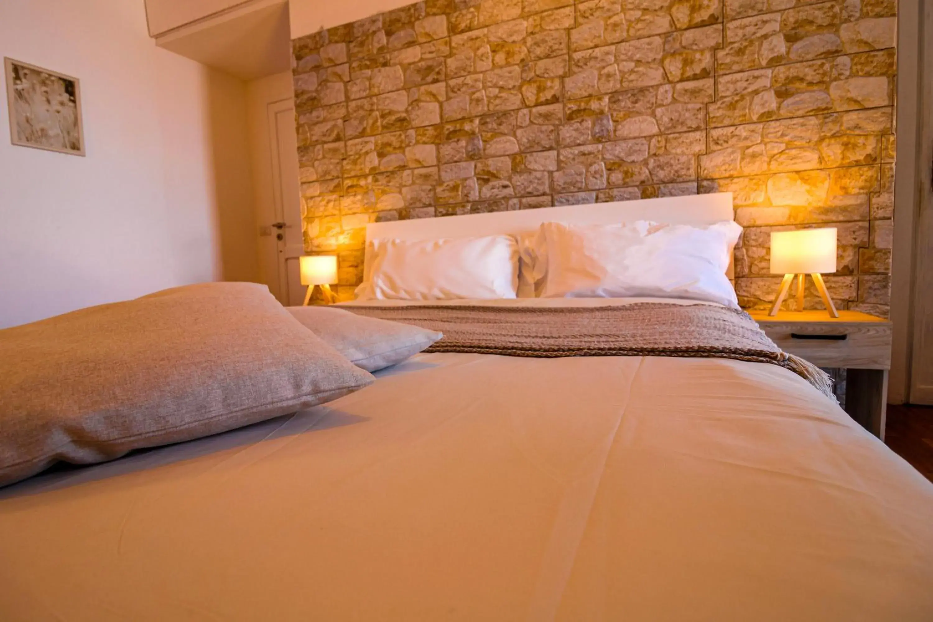Deluxe Double Room with Balcony and Sea View in Domus Angularia Deluxe Double Room with Balcony and Sea View in Domus Angularia