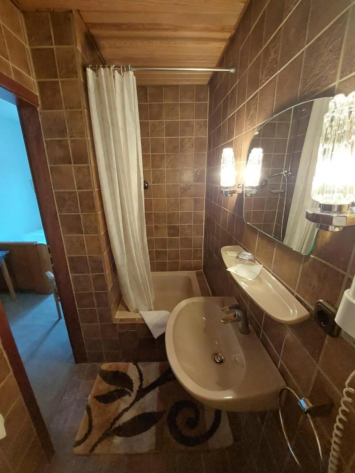 Shower in Goldner Engel, Restaurant - Hotel - Metzgerei