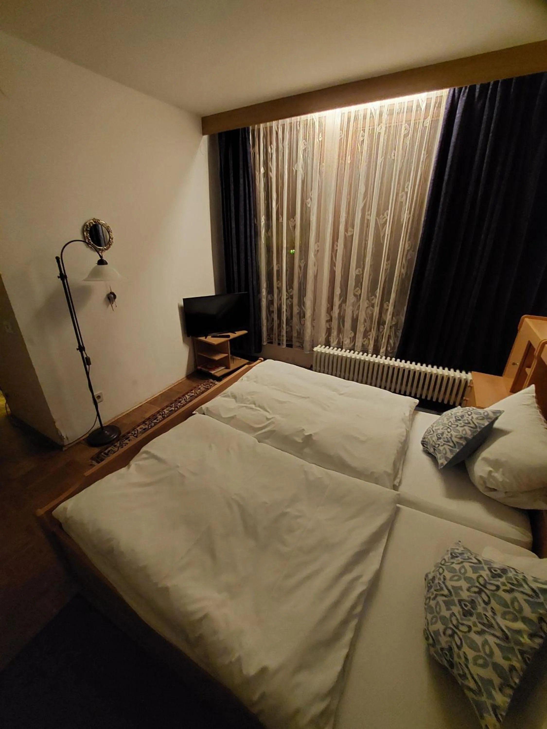 Bed in Goldner Engel, Restaurant - Hotel - Metzgerei