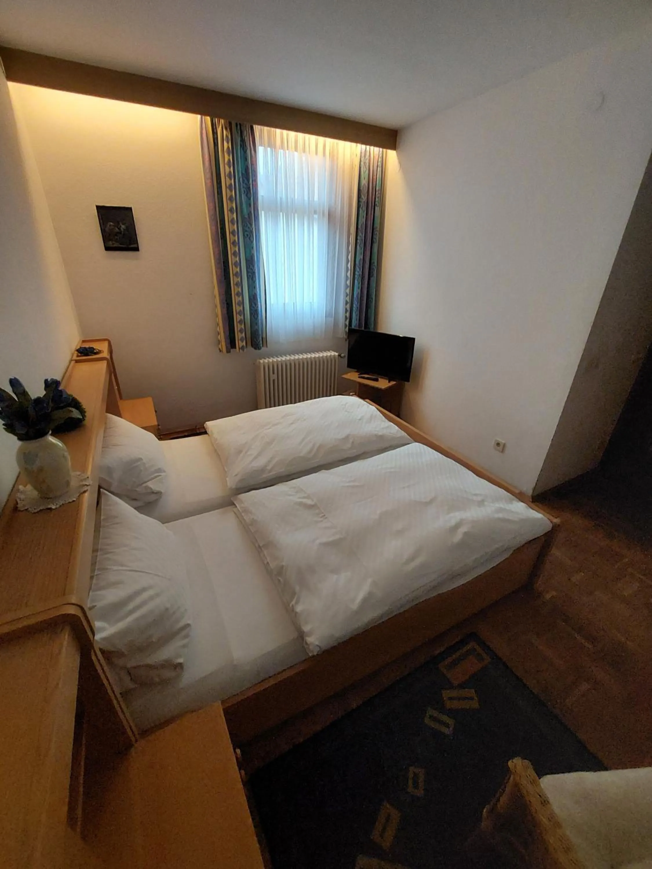 Bed in Goldner Engel, Restaurant - Hotel - Metzgerei