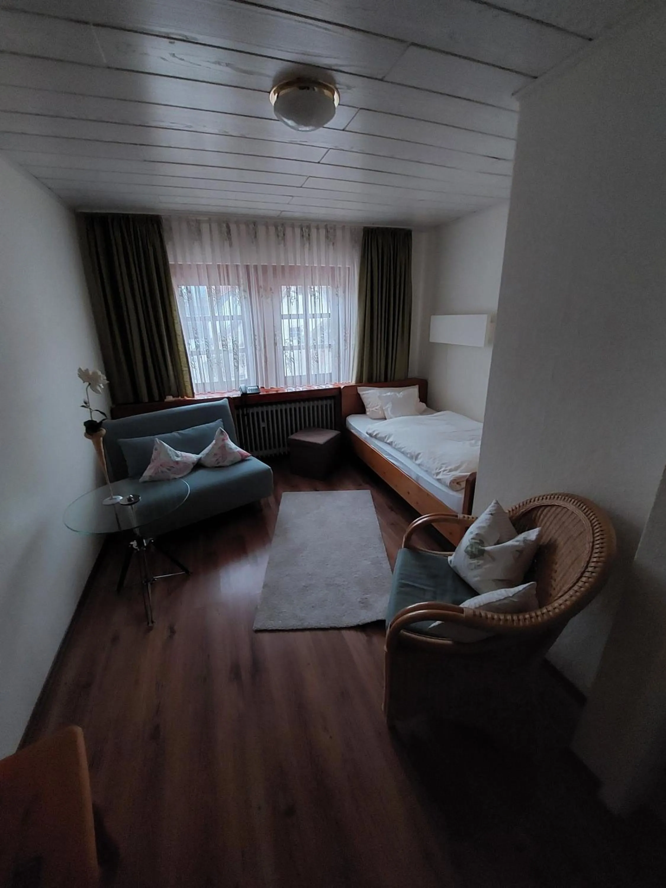Bed in Goldner Engel, Restaurant - Hotel - Metzgerei