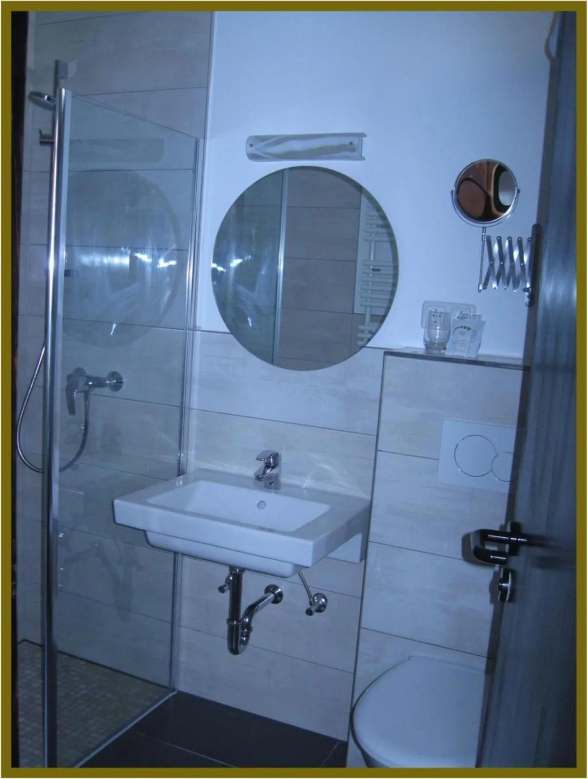 Bathroom in Goldner Engel, Restaurant - Hotel - Metzgerei