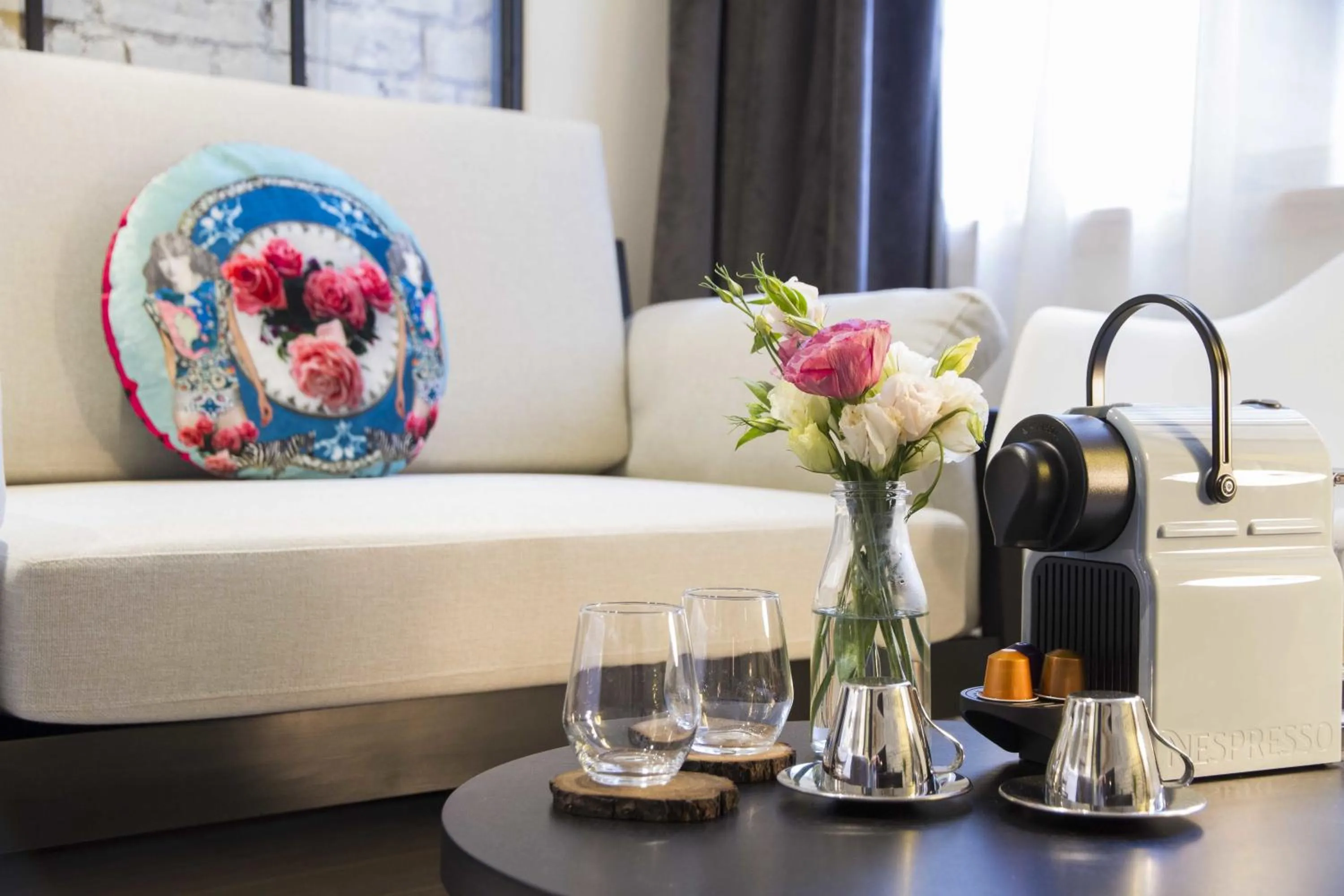 Coffee/tea facilities in Magnova Studios