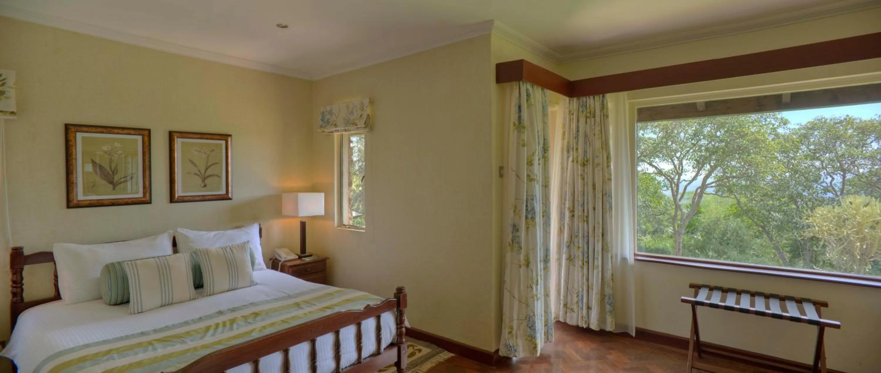 Photo of the whole room, Bed in The Aberdare Country Club