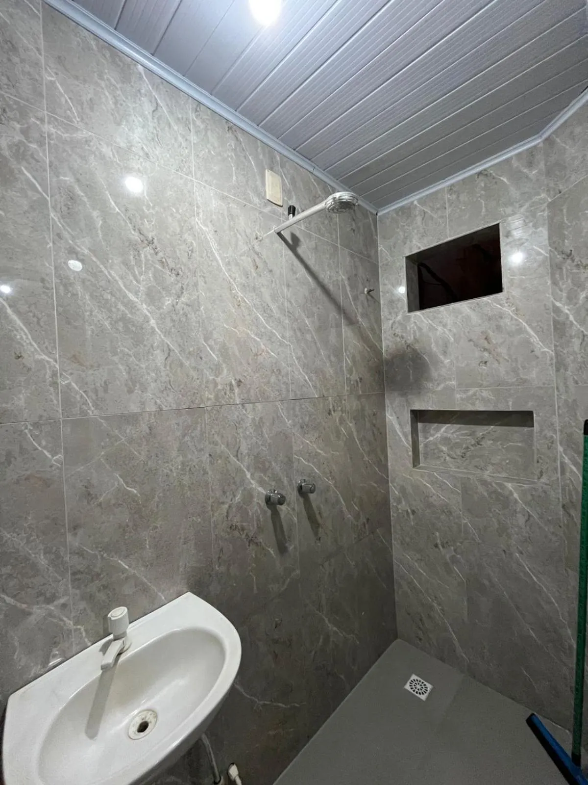 Shower in Pousada Freitas