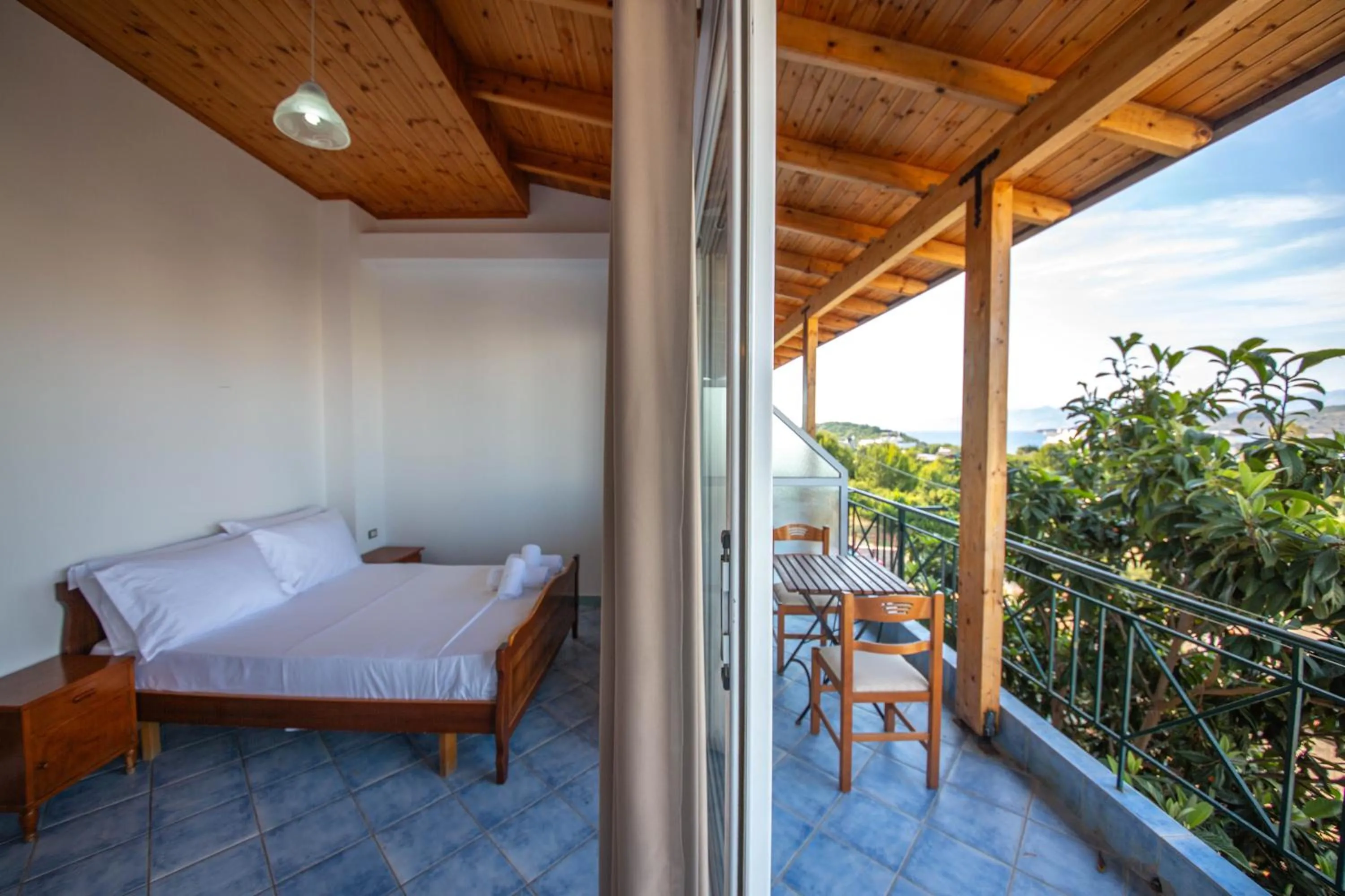 Two-Bedroom Family Room with Balcony and Sea View (5 Adults) in Noemi's Hotel Ksamil