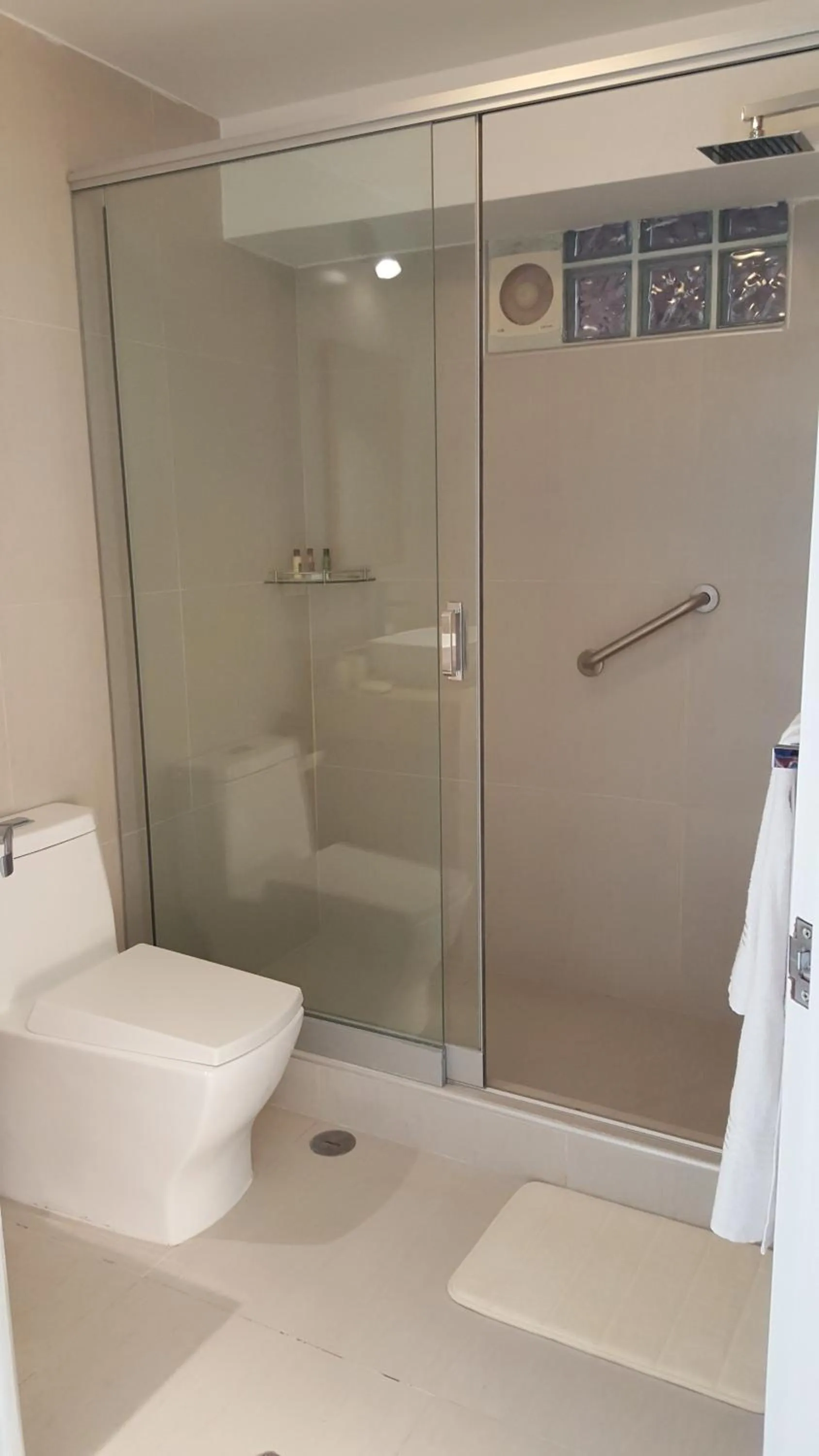 Shower in Wayqey Hotel