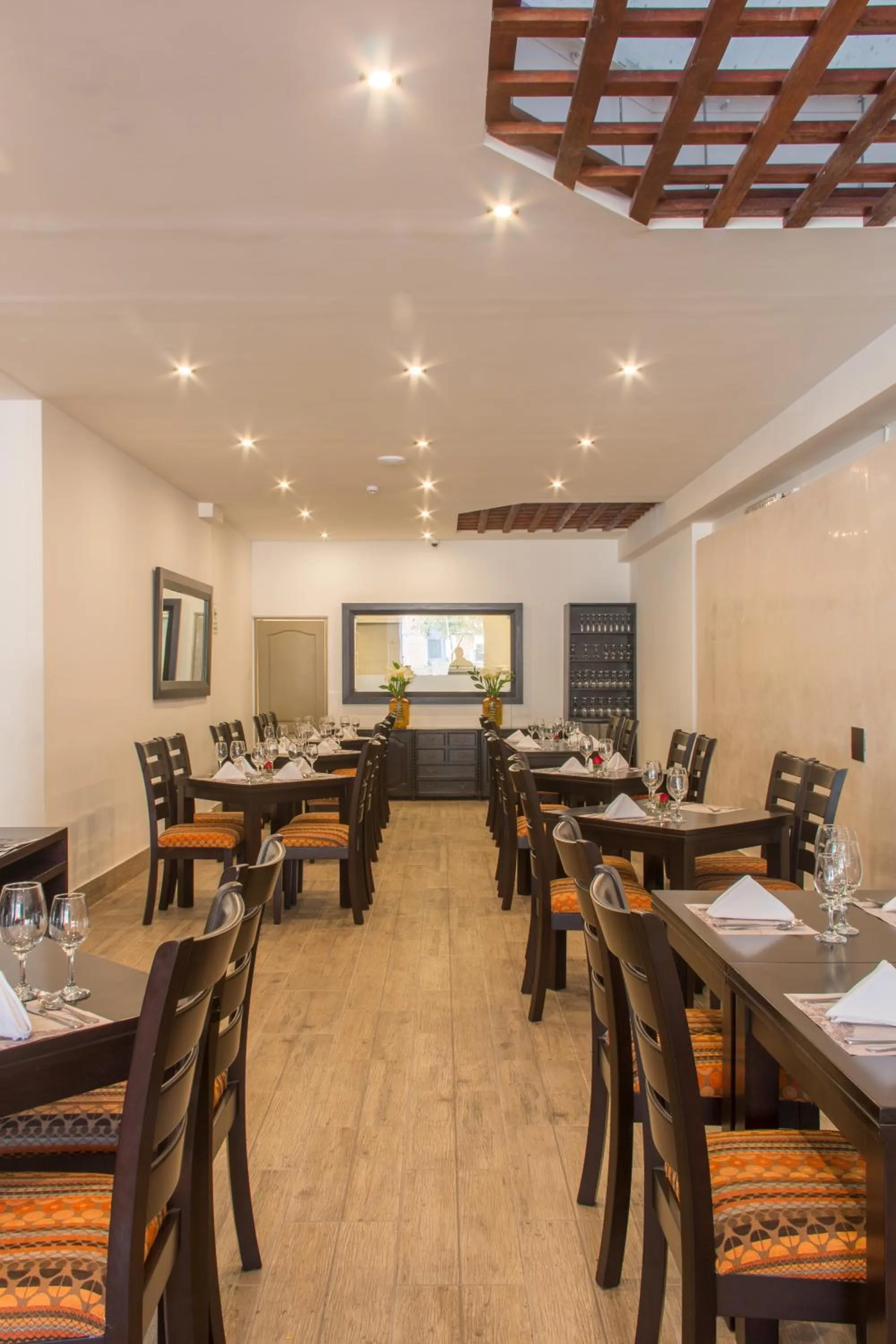 Restaurant/places to eat in Wayqey Hotel