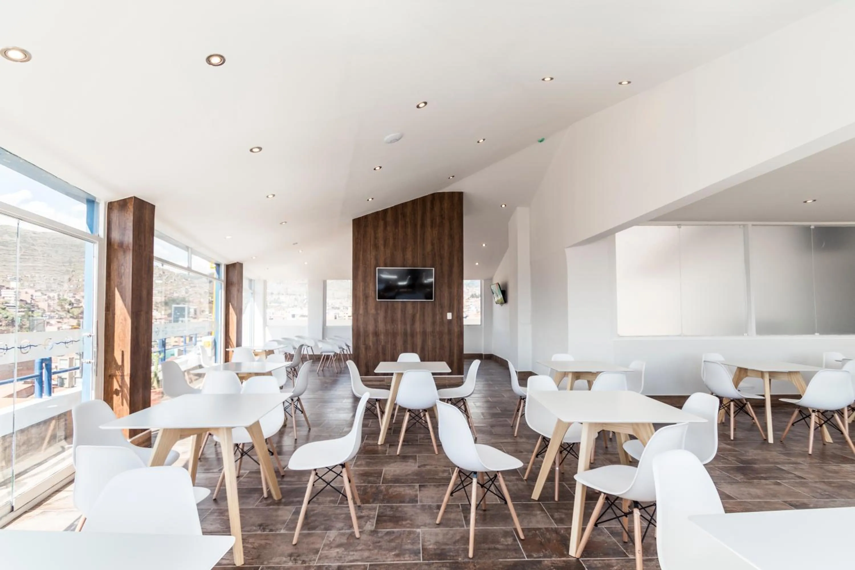 Restaurant/places to eat in Wayqey Hotel