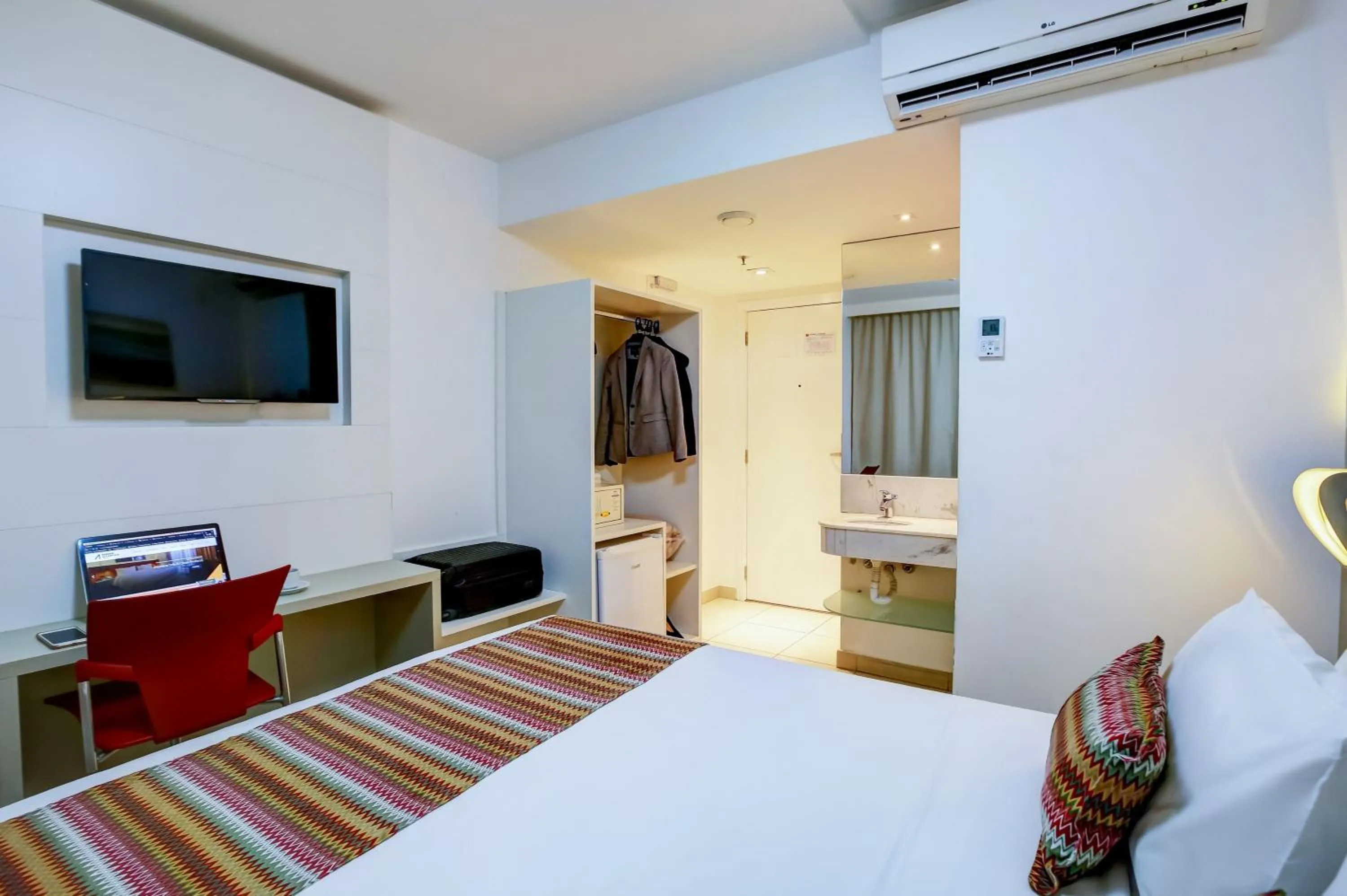 Photo of the whole room, Bed in Transamerica Fit Vitória Reta da Penha