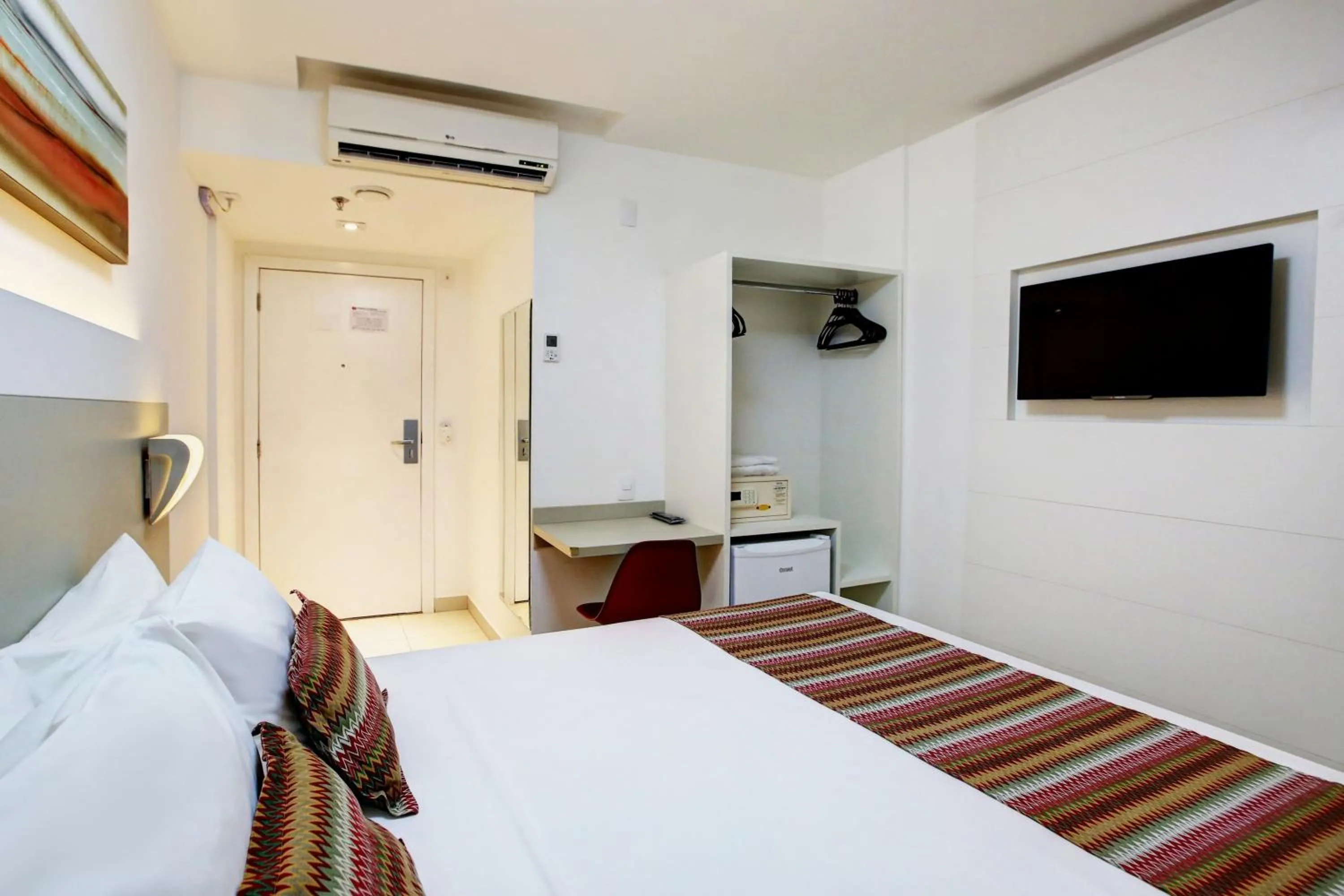 Photo of the whole room, Bed in Transamerica Fit Vitória Reta da Penha