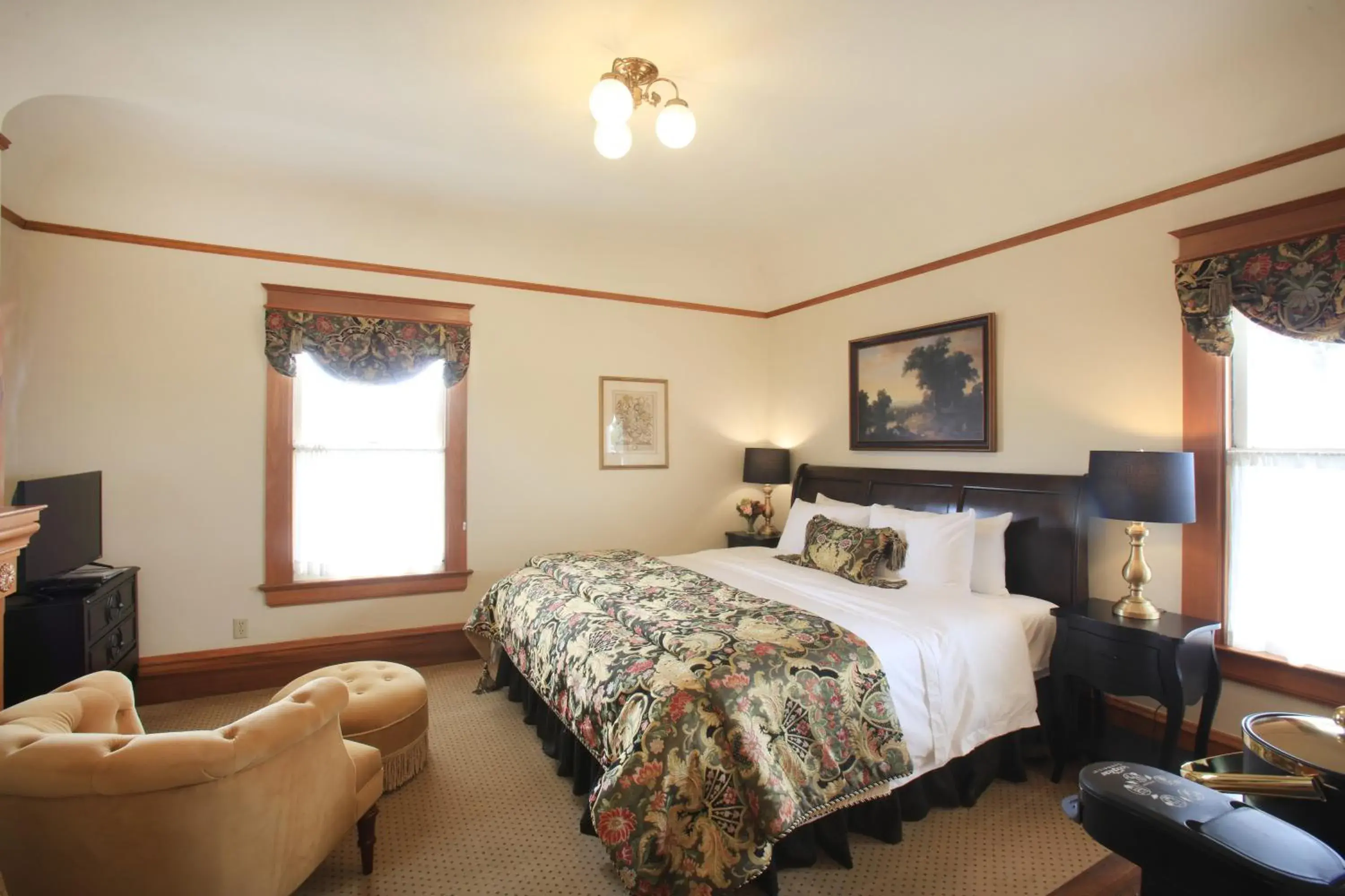 King Room in The Charles Pacific Grove King Room in The Charles Pacific Grove