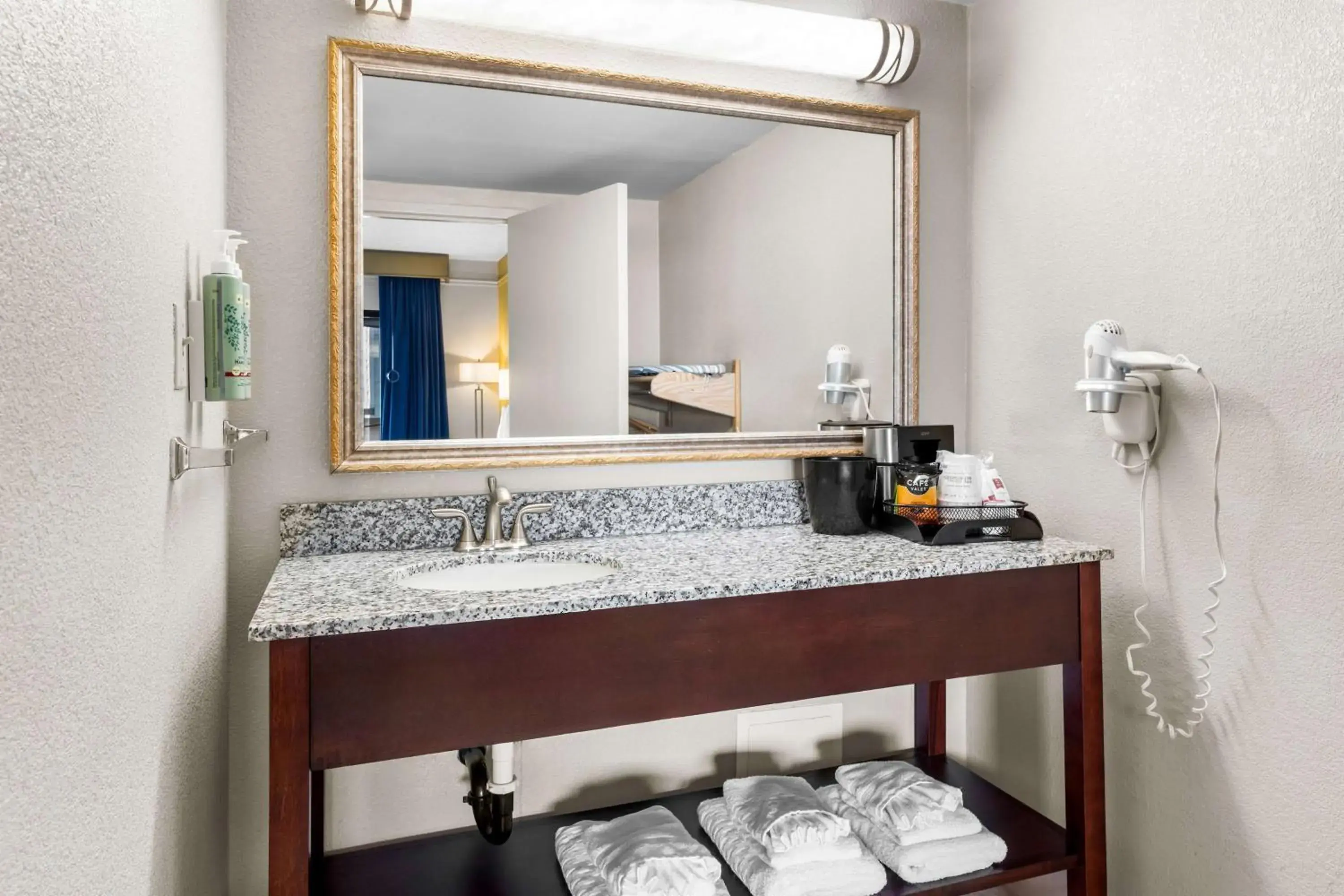 Bedroom, Bed in Best Western Kent Narrows Inn Bedroom, Bed in Best Western Kent Narrows Inn