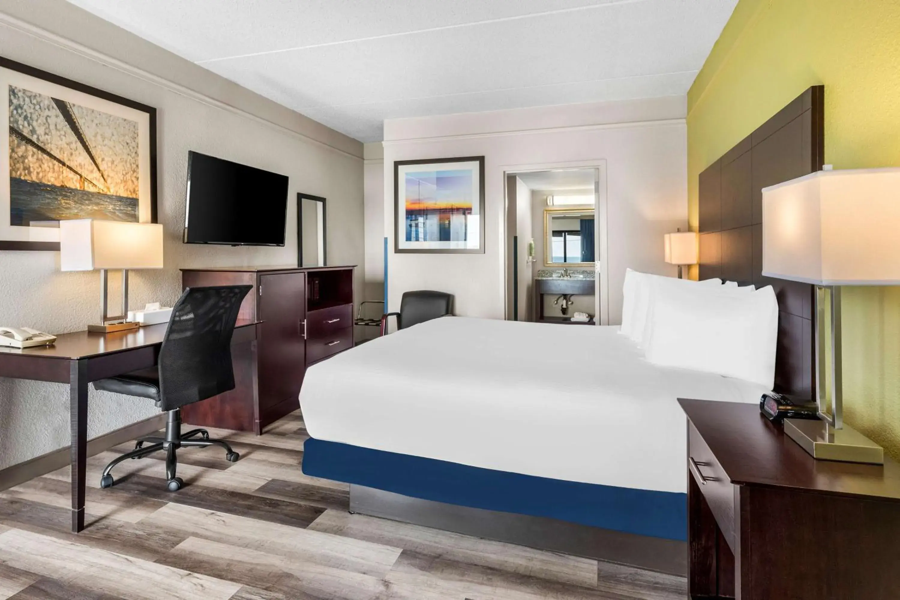 Bedroom, Bed in Best Western Kent Narrows Inn Bedroom, Bed in Best Western Kent Narrows Inn