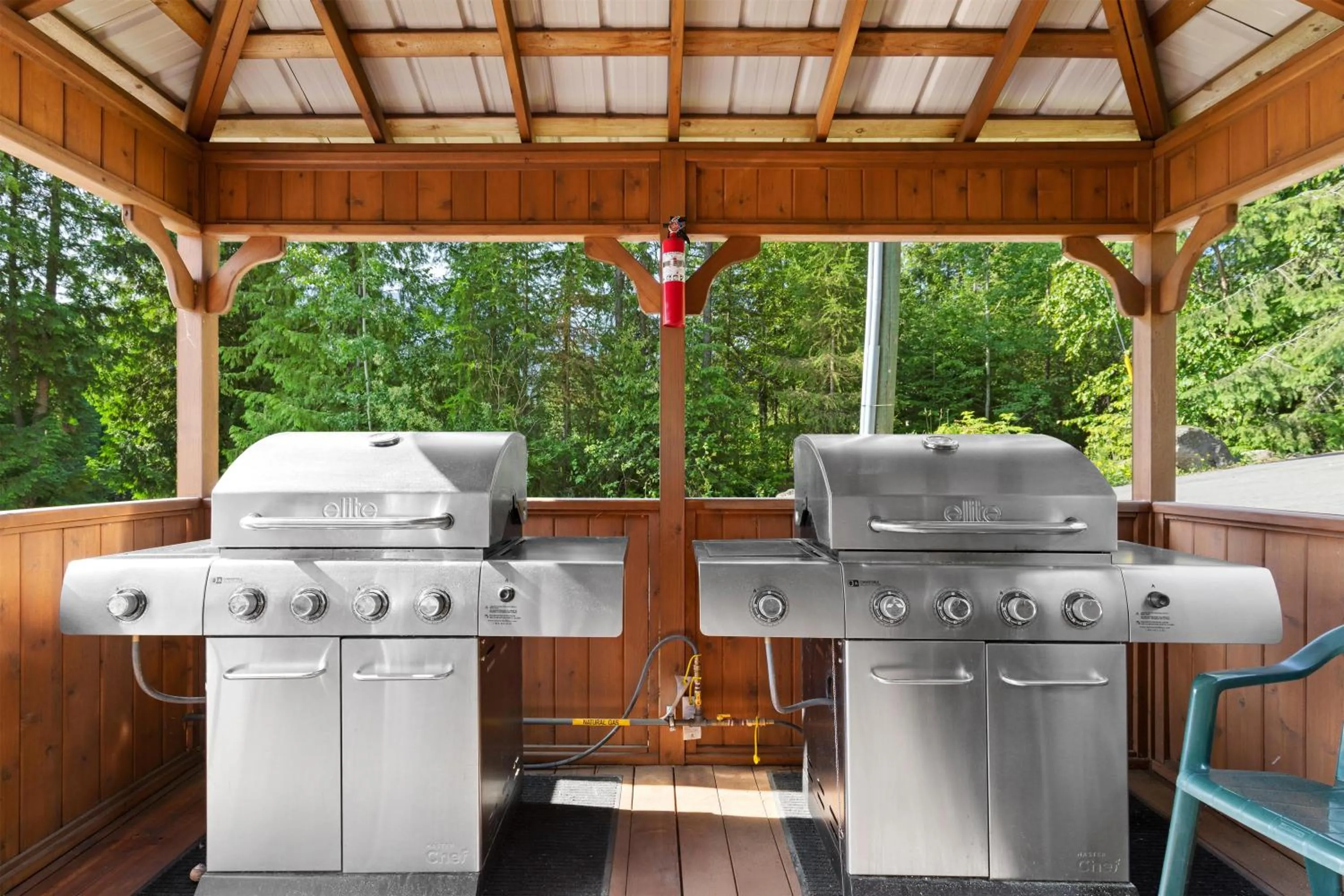 Property building in Kootenay Lakeview Resort BW Signature Collection