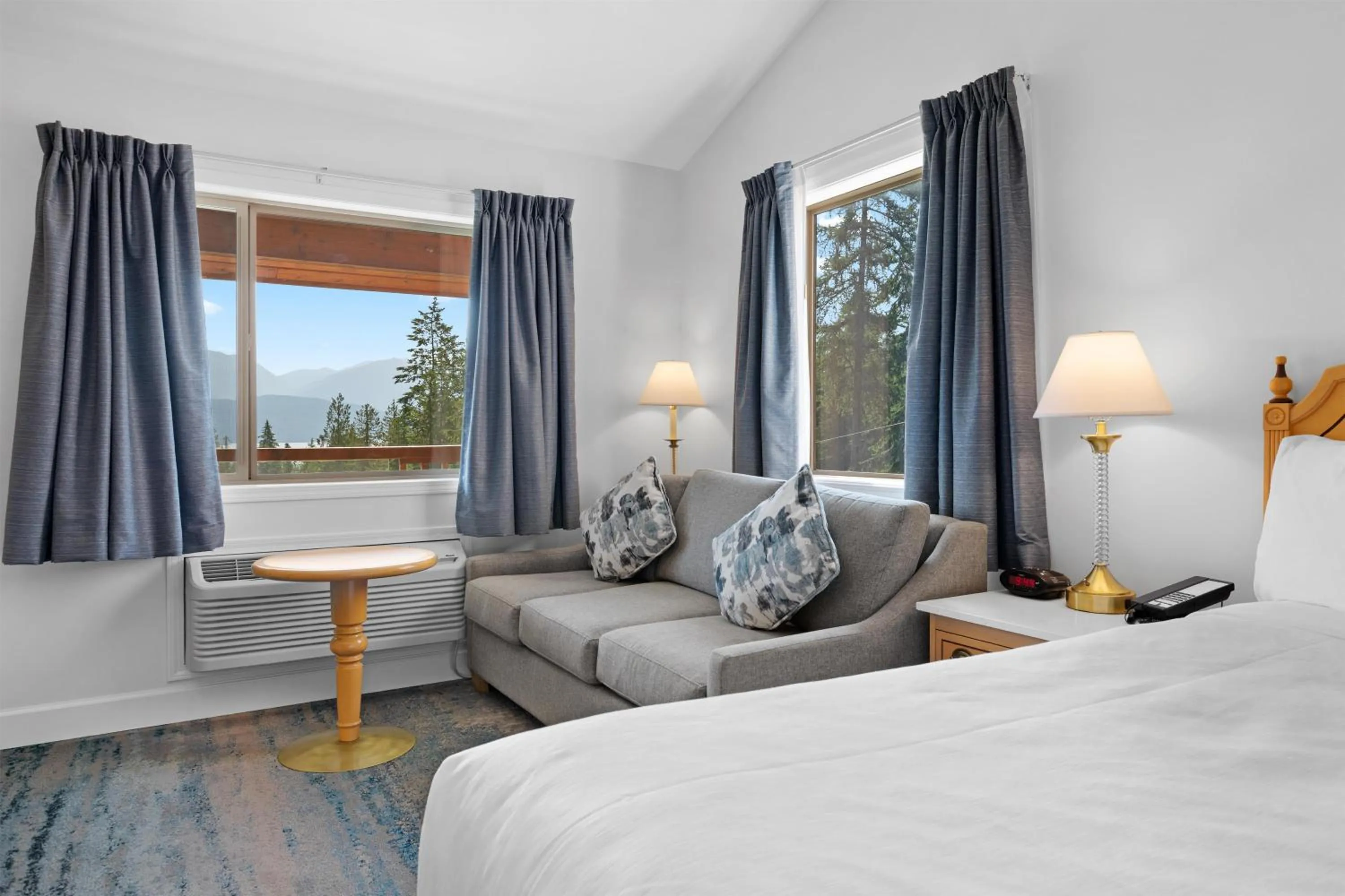 Bedroom, Bed in Kootenay Lakeview Resort BW Signature Collection