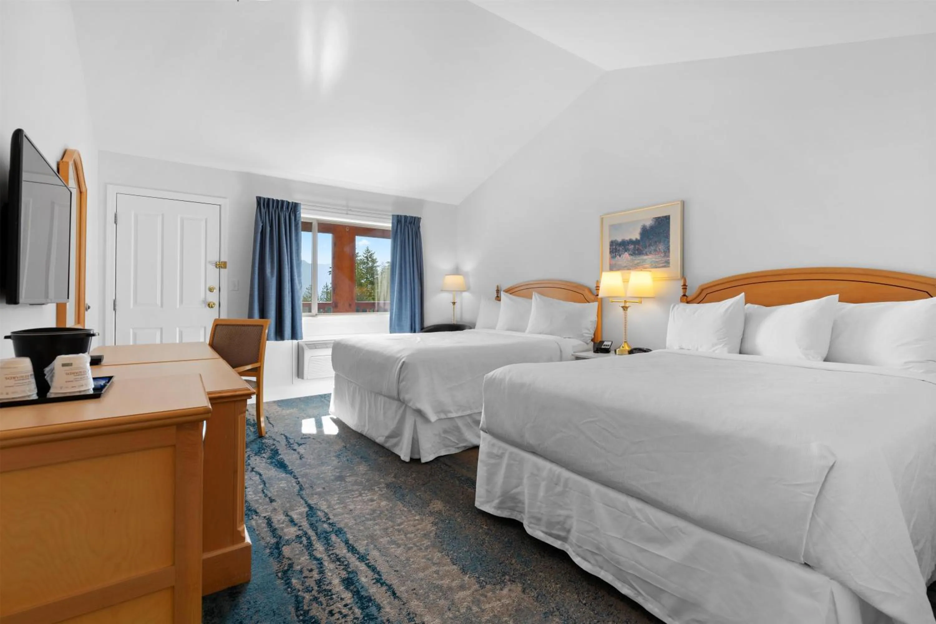 Bedroom, Bed in Kootenay Lakeview Resort BW Signature Collection