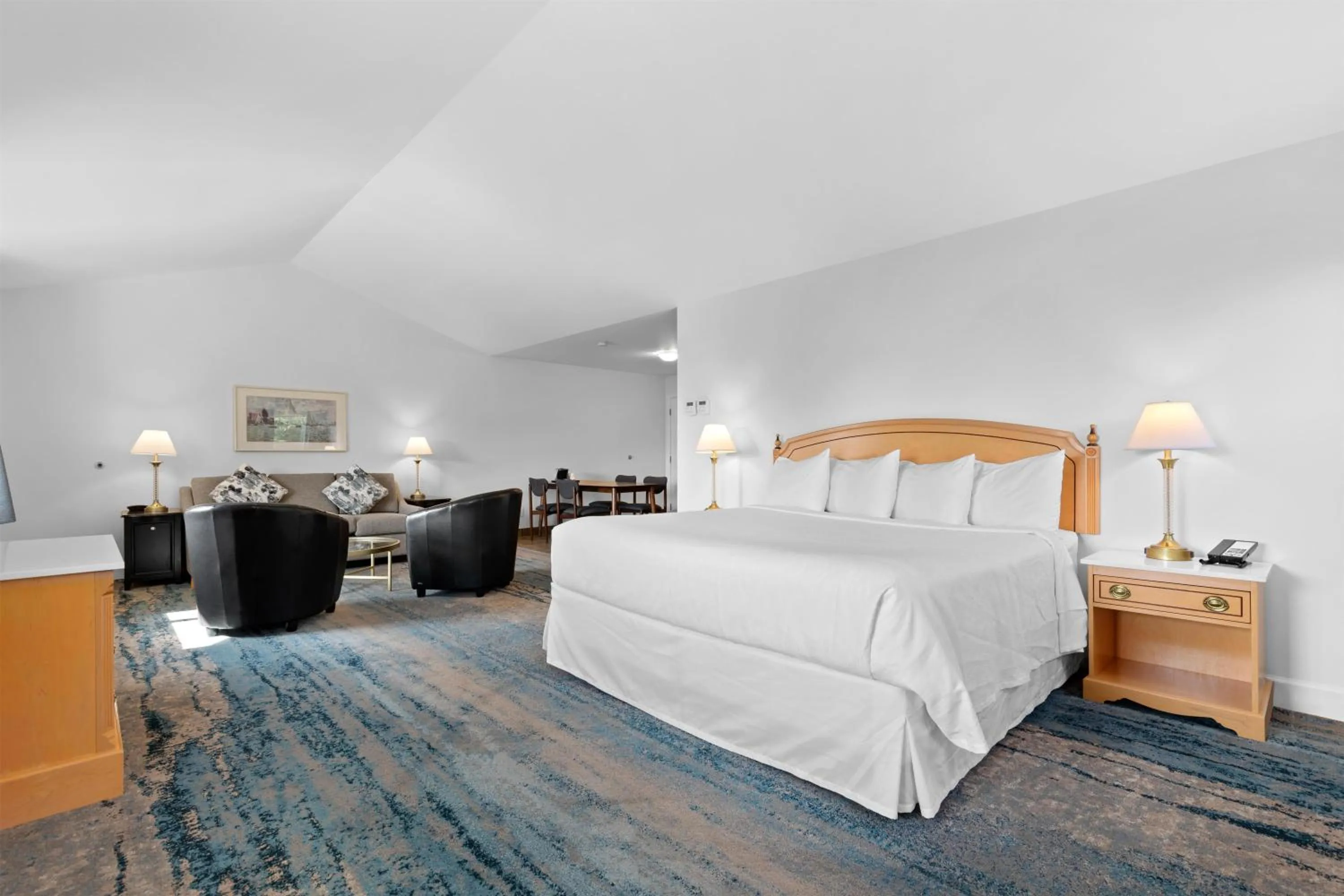 Photo of the whole room, Bed in Kootenay Lakeview Resort BW Signature Collection