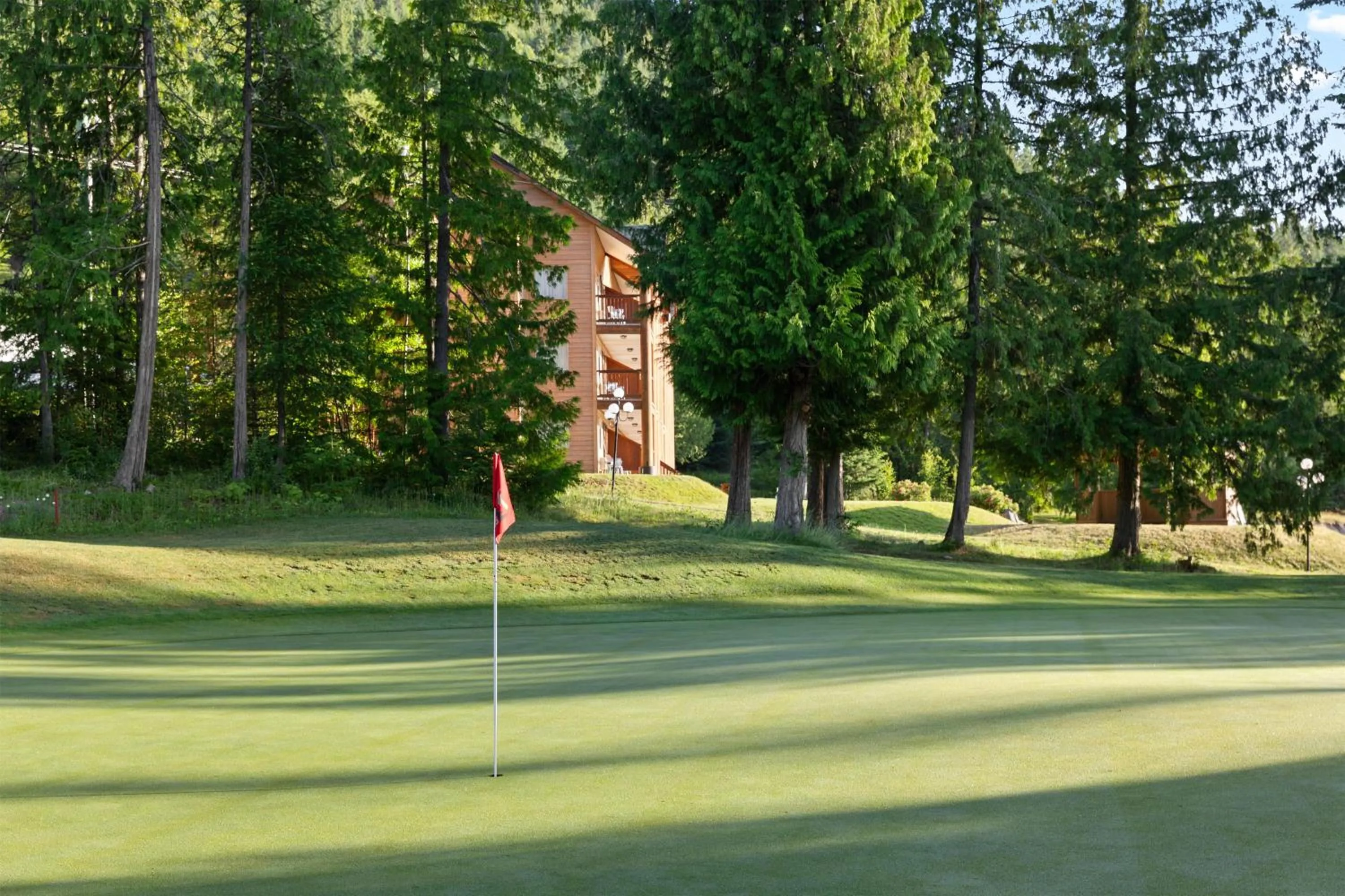 Property building in Kootenay Lakeview Resort BW Signature Collection