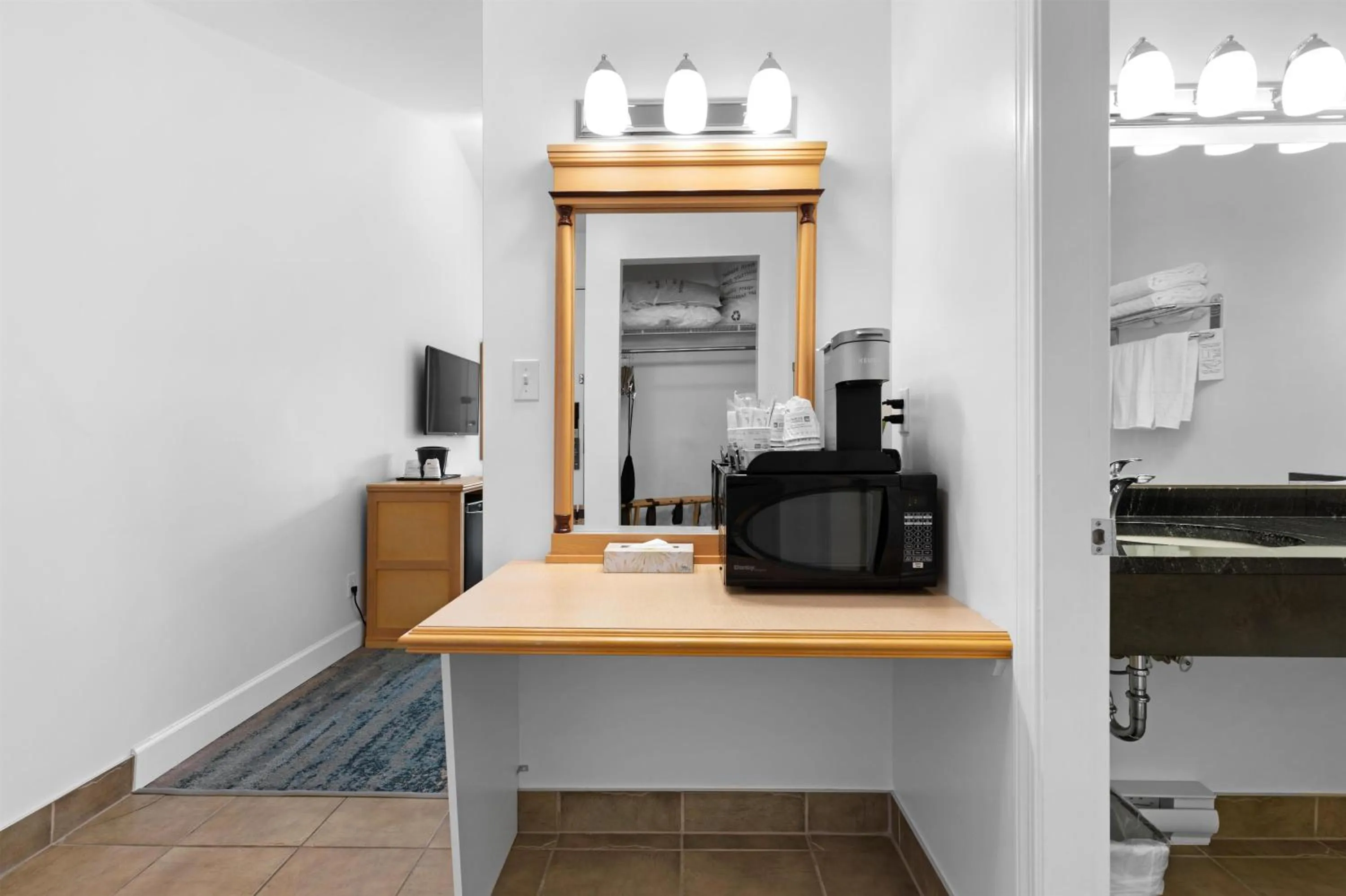 Bedroom in Kootenay Lakeview Resort BW Signature Collection