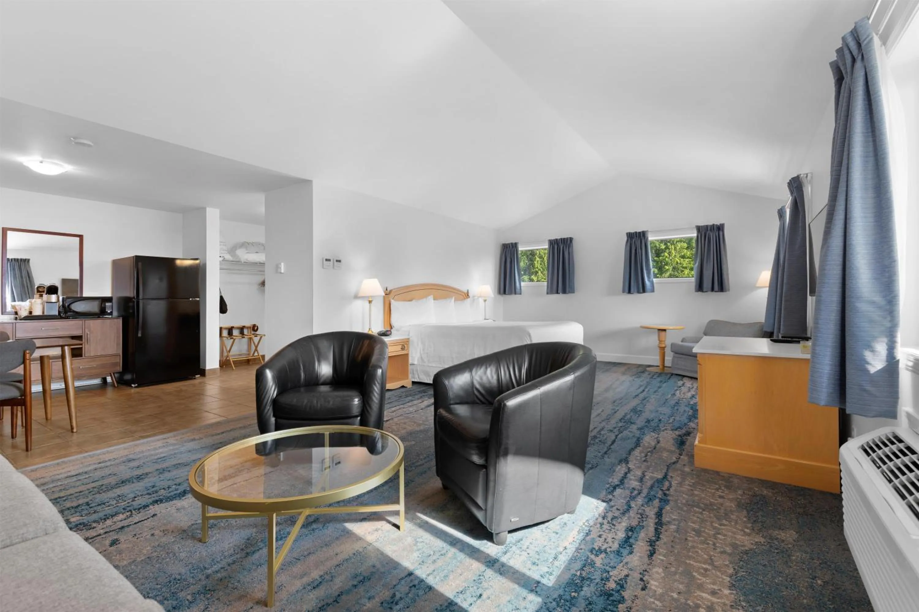 Photo of the whole room in Kootenay Lakeview Resort BW Signature Collection