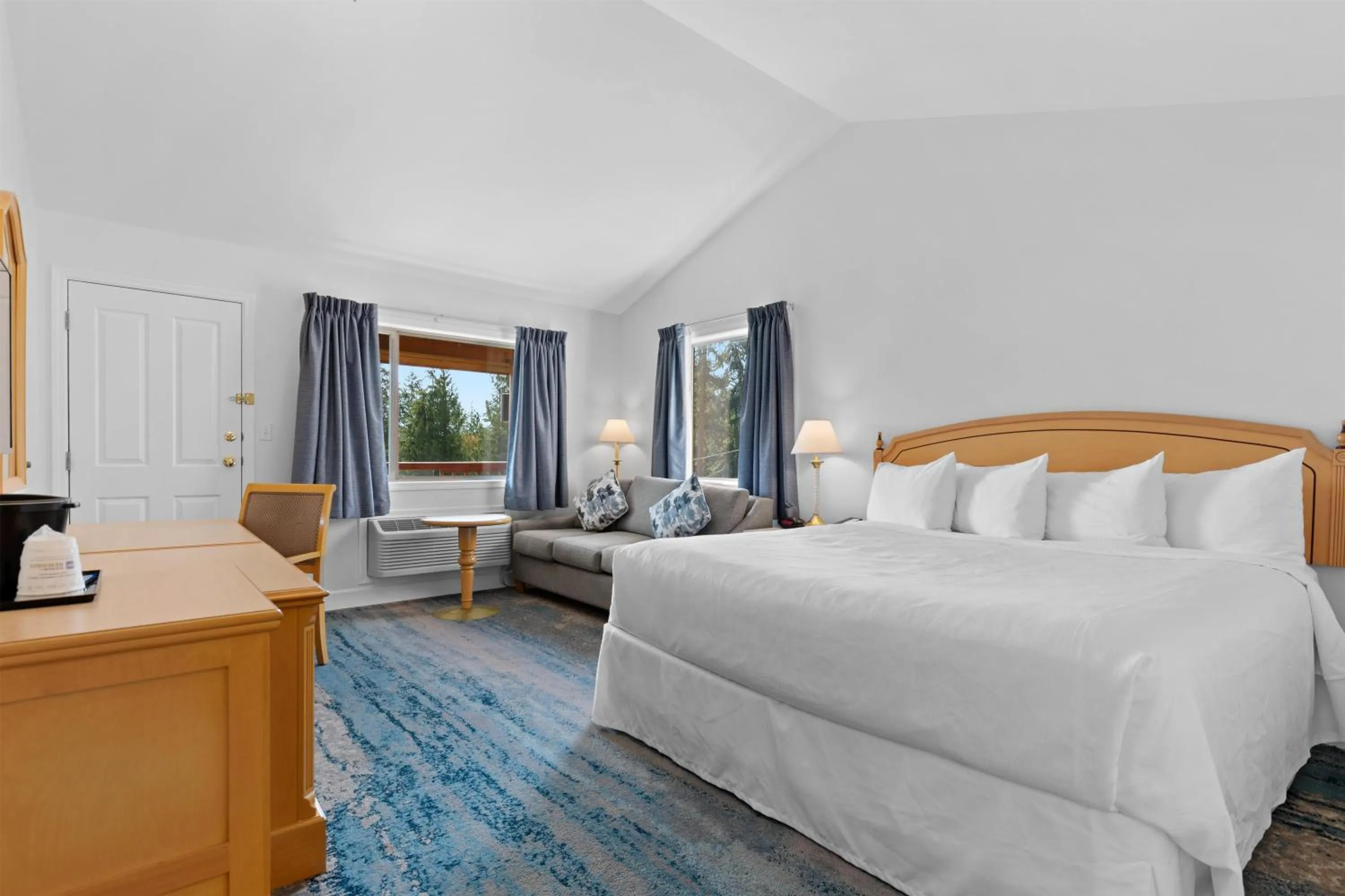 Bedroom, Bed in Kootenay Lakeview Resort BW Signature Collection